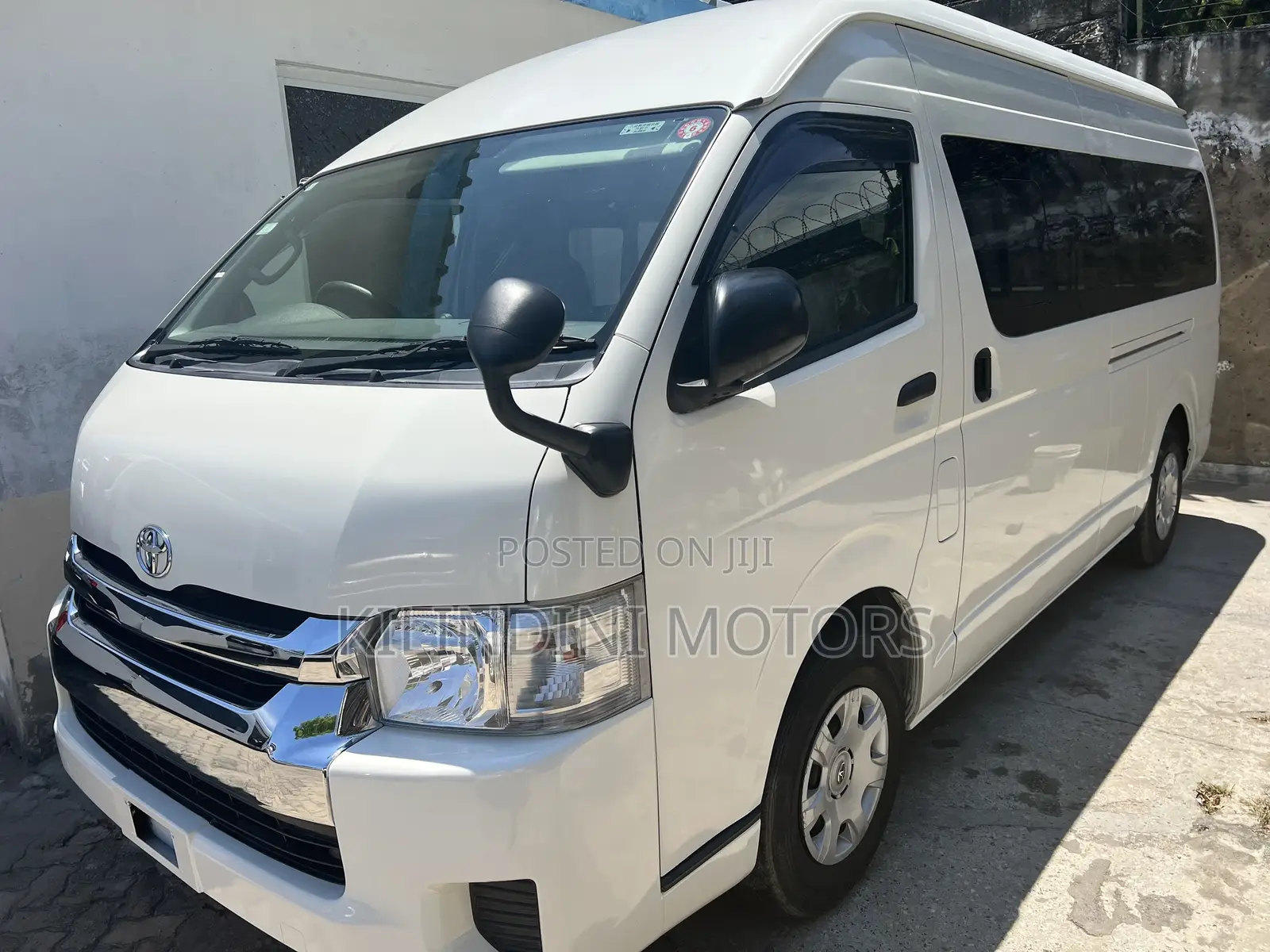 Toyota HiAce 2017 White