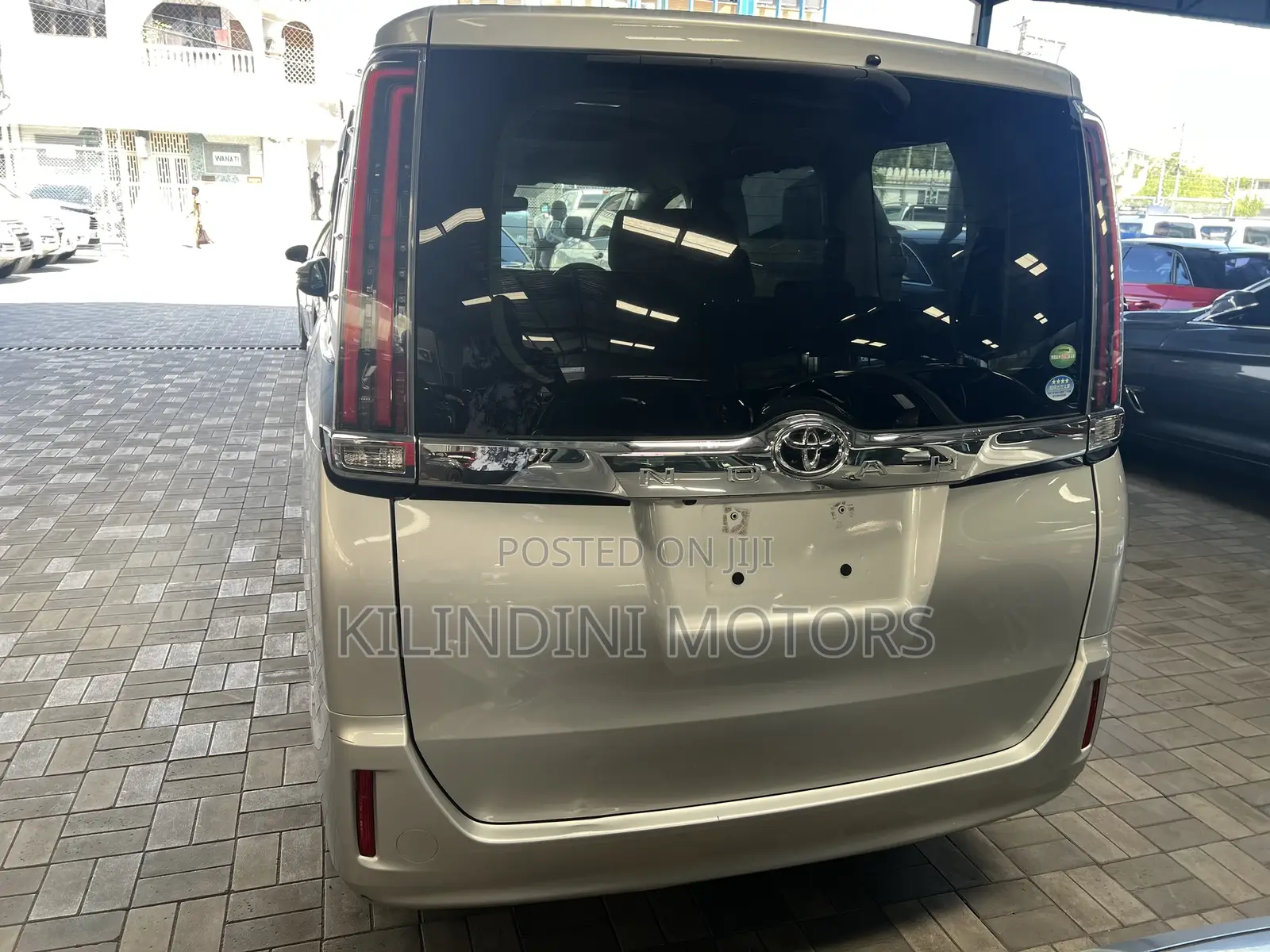 Toyota Noah 2018 Silver