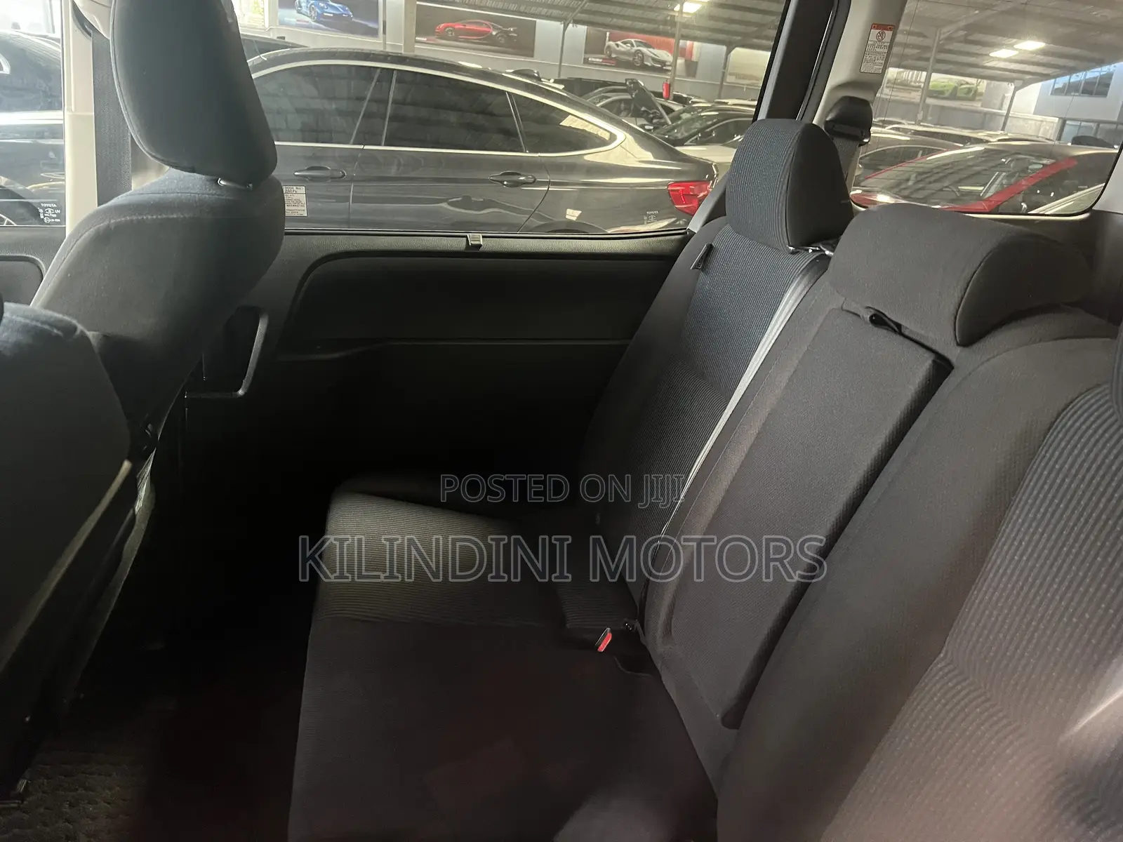 Toyota Noah 2018 Silver