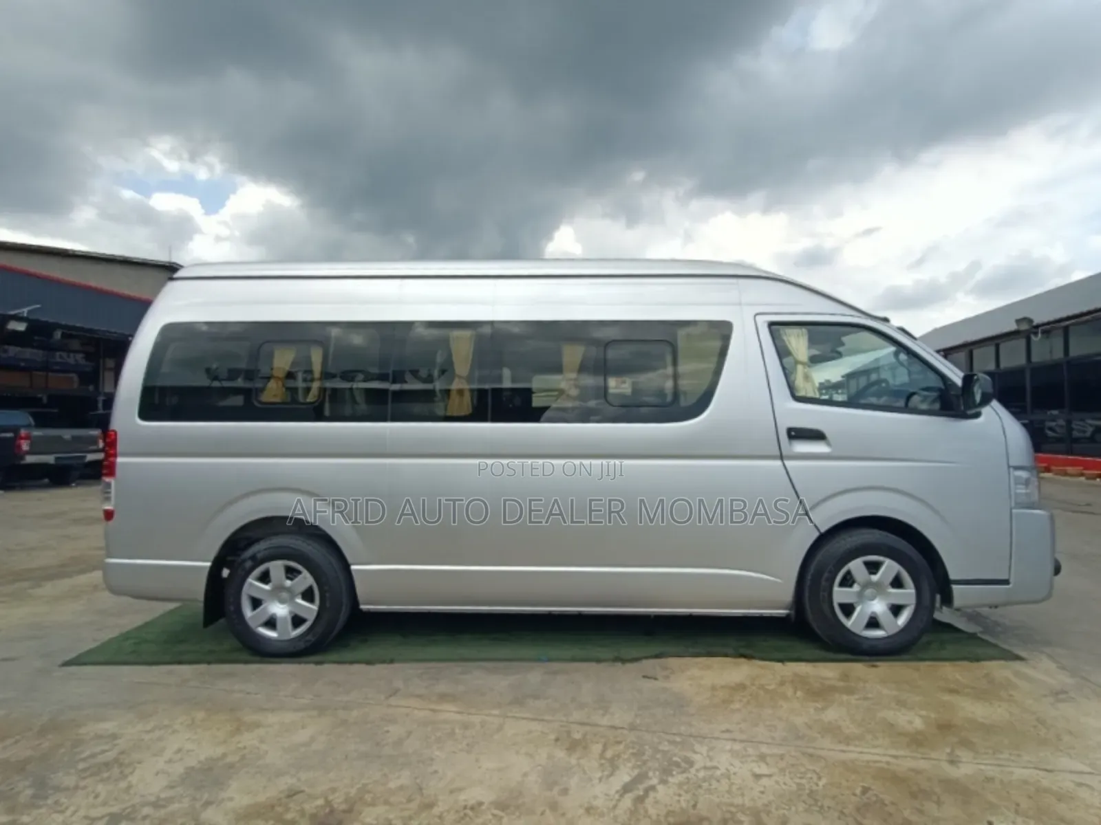 Toyota Grand HiAce 2018 Silver
