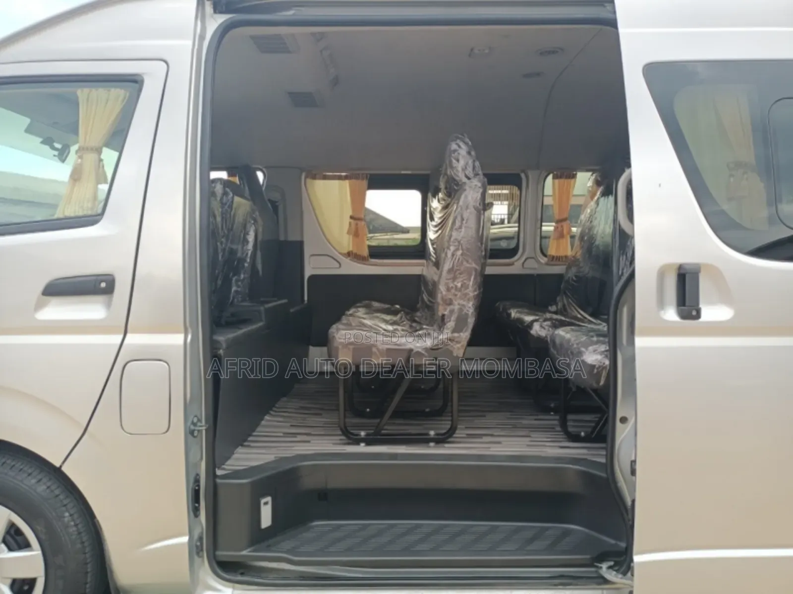 Toyota Grand HiAce 2018 Silver