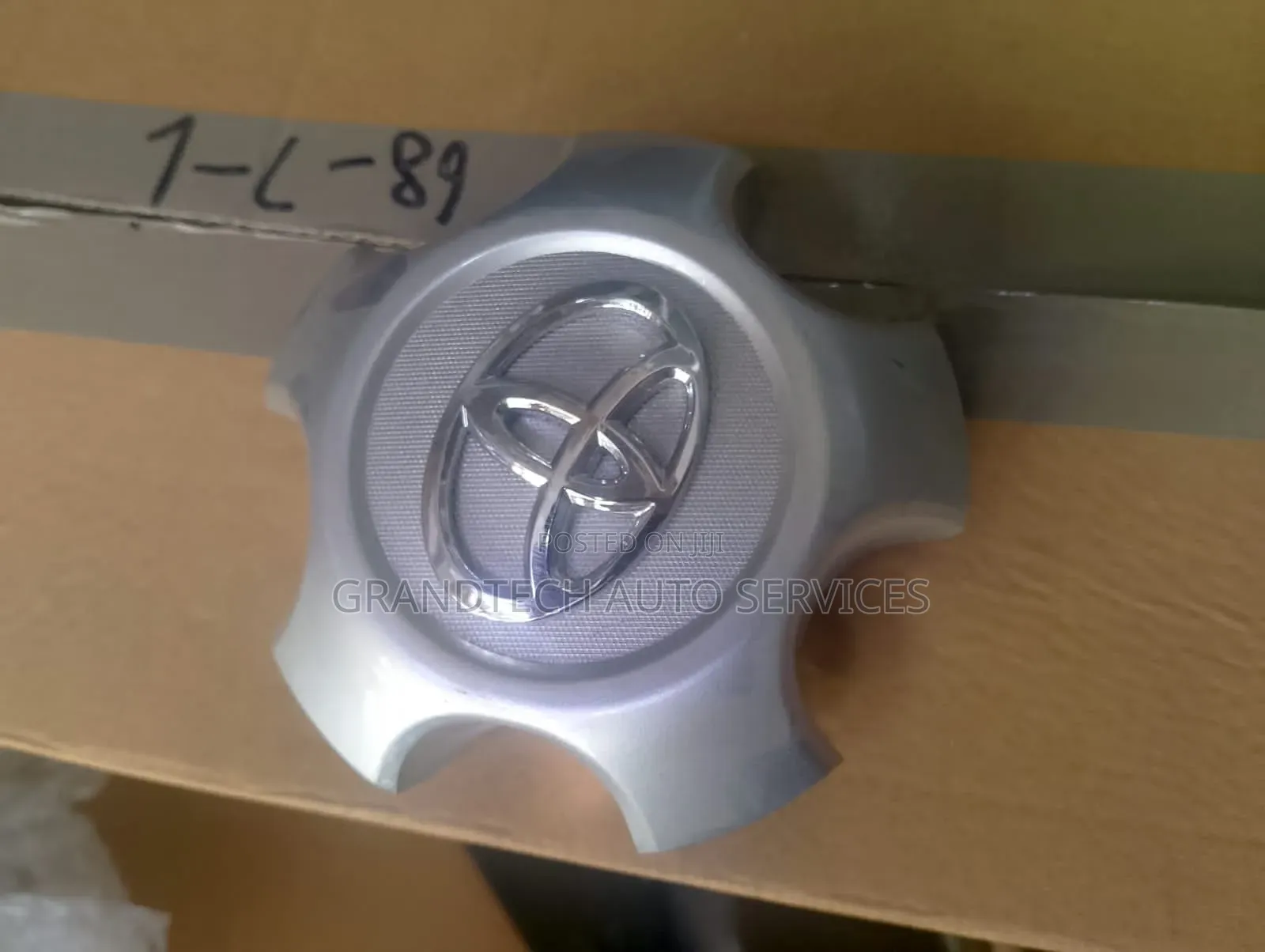Toyota Vanguard Centre Wheel Hub Cap