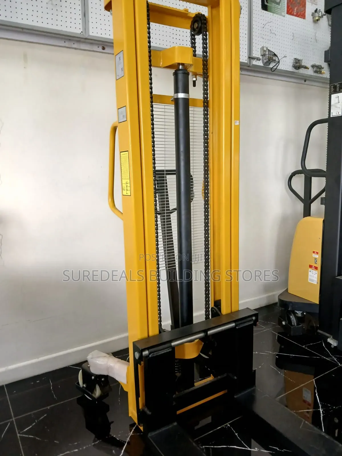 2-Ton Stacker With 1600mm Lift Height