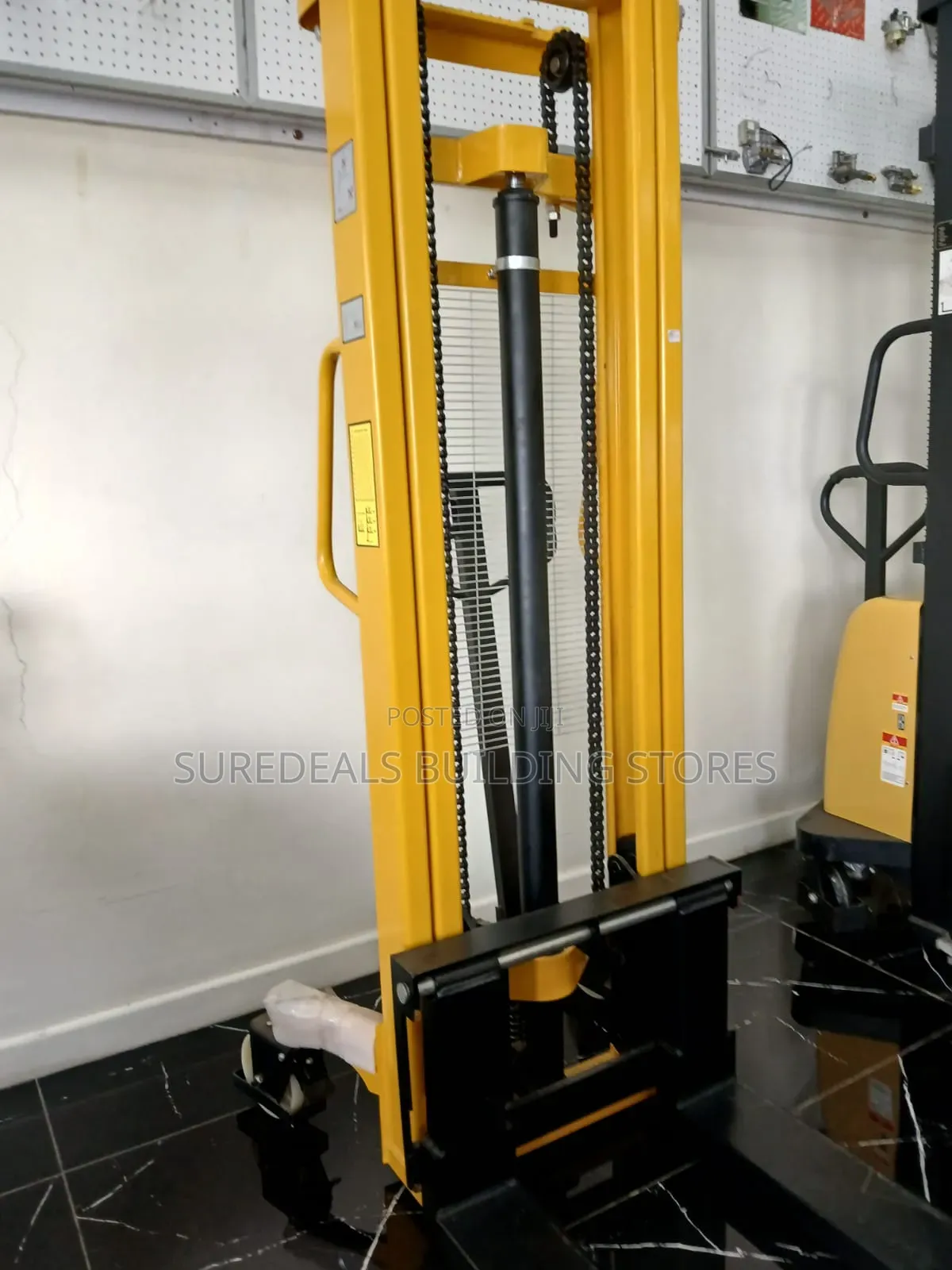 2-Ton Stacker With 1600mm Lift Height