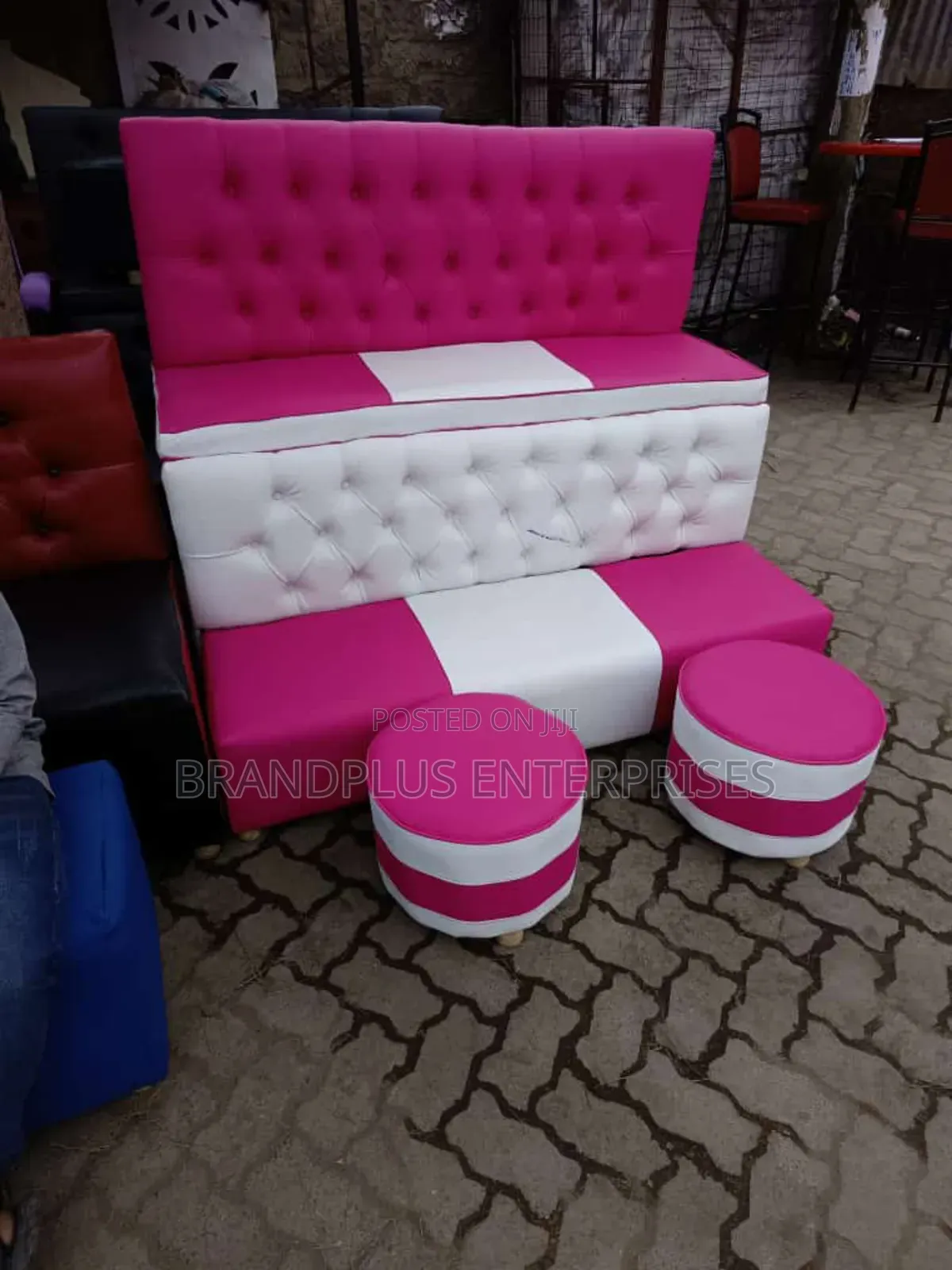 Pedicure Seat With Poufs