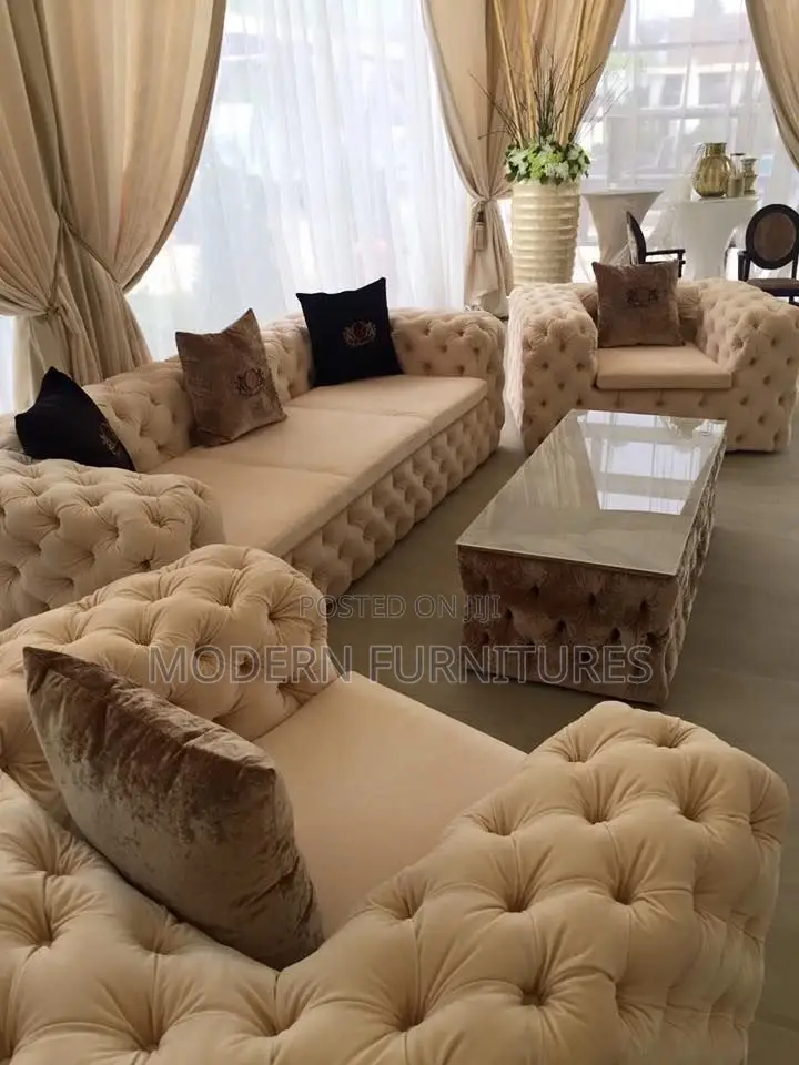 Customized Cream 5 Seater Chesterfield Sofa