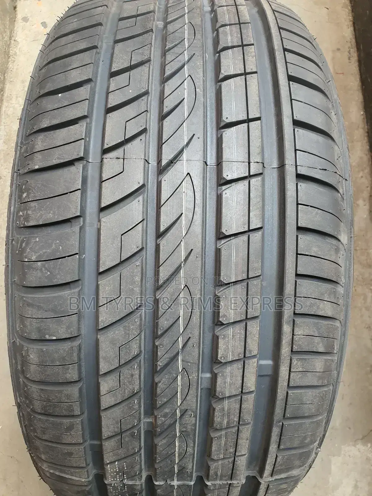 275 /40 R20 Austone Tyres.