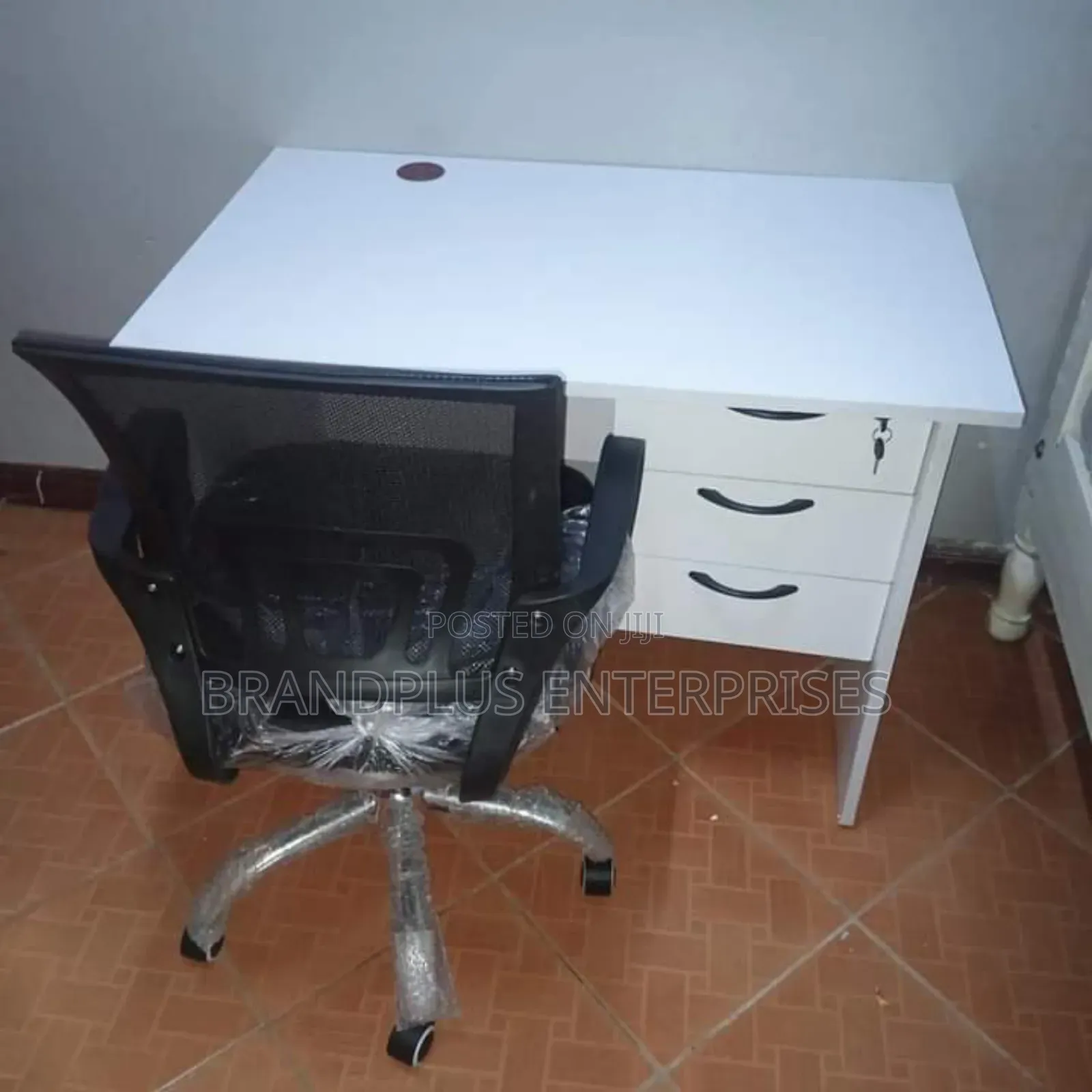 1m White Office Desk and Swivel Chair