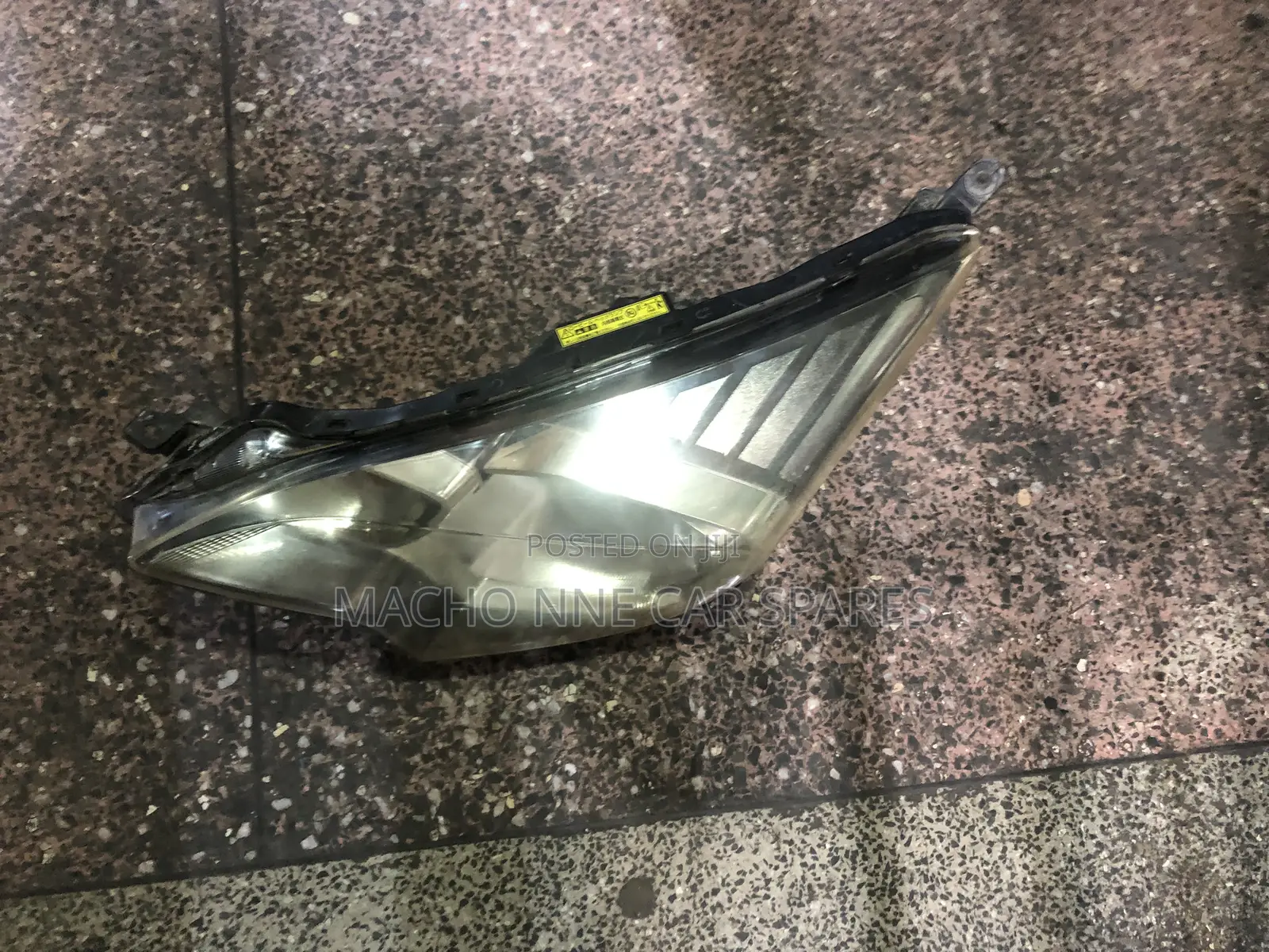 Toyota Ractis 2012 Xenon Headlight