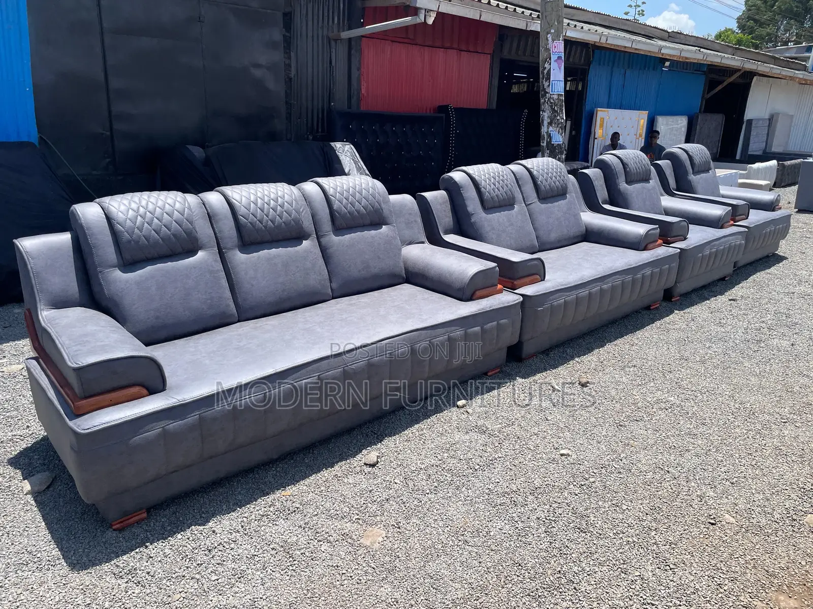 Top Finishing Customized 7 Seater Sofa
