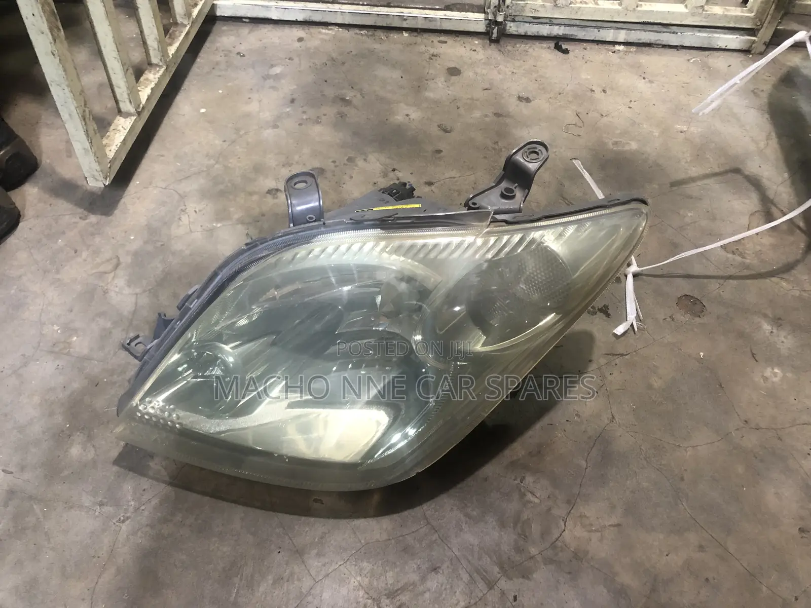 Toyota Ist 2005 Xenon Headlight