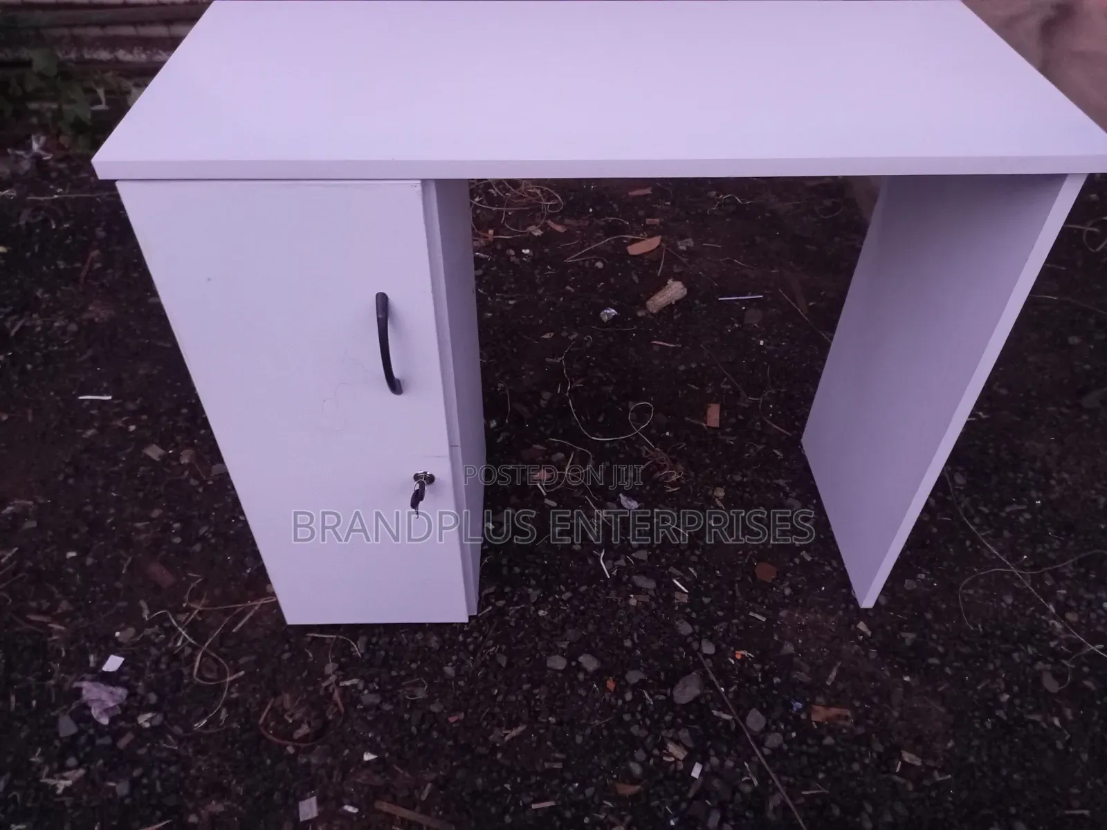 Manicure Table