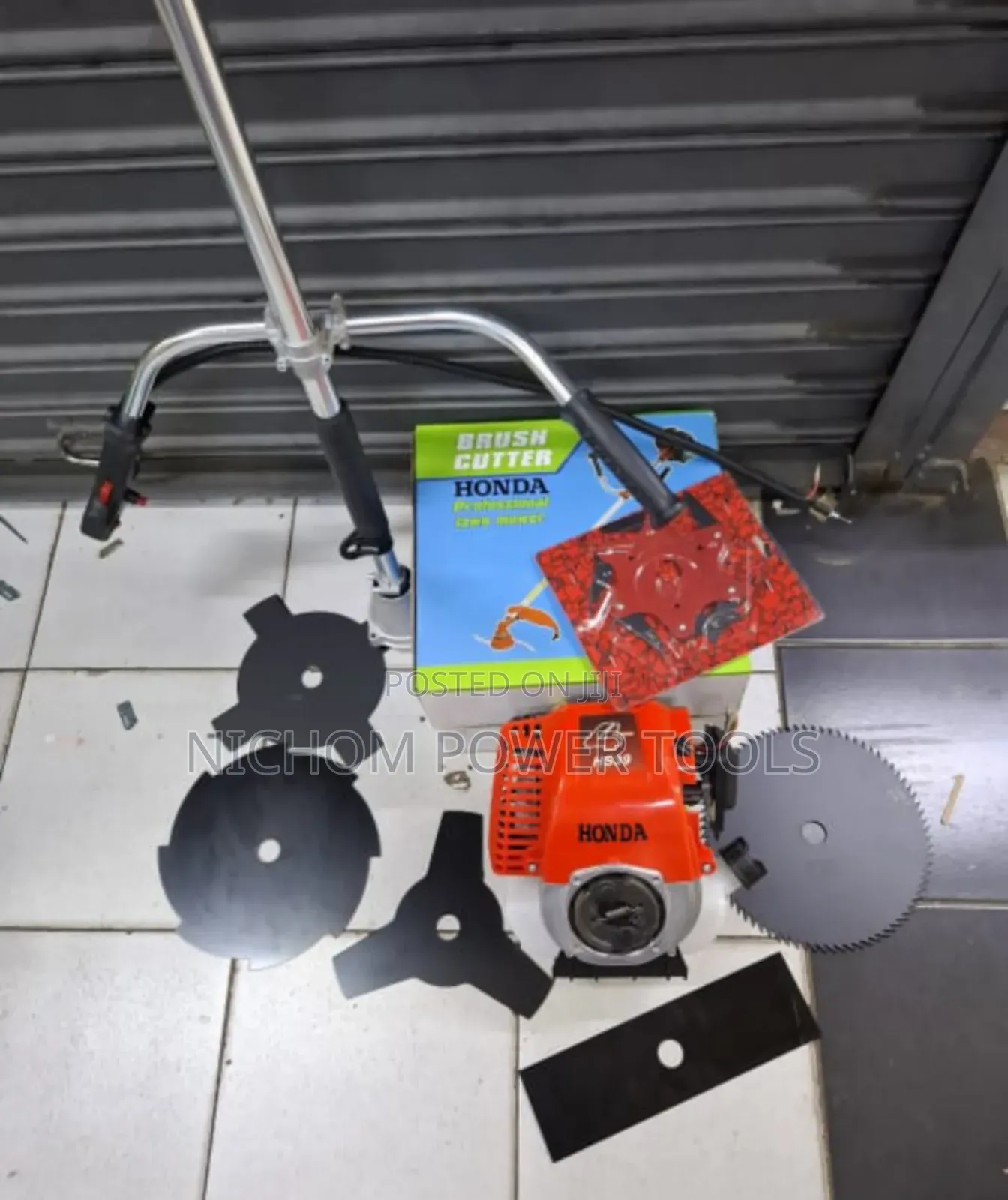 Honda 4 Stroke Brush Cutter With 7 Blades