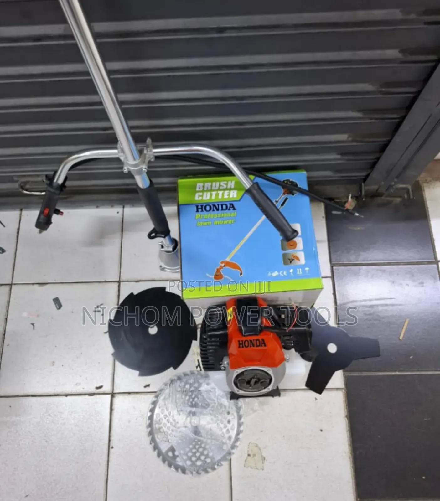 Honda 2 Stroke Brush Cutter With 3 Blades