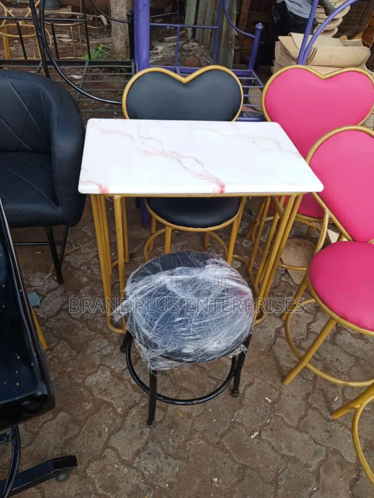 Manicure Table and Chairs