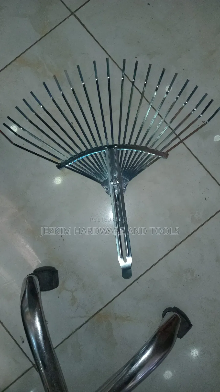 Metalic Leaf Rake