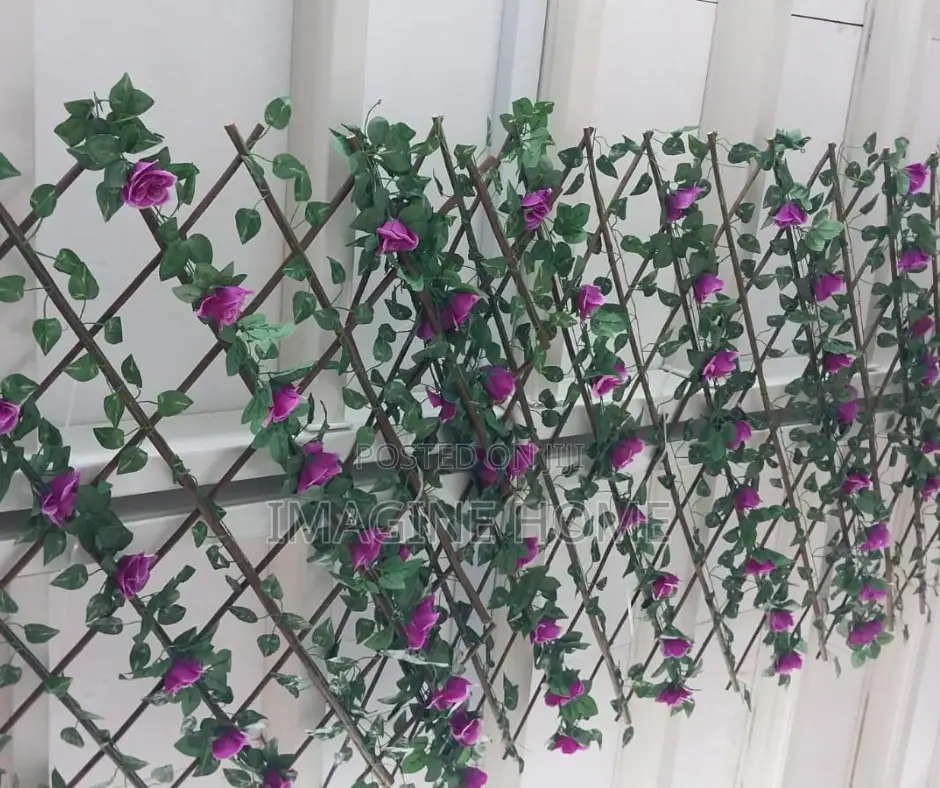 Beautiful Expandable/Stretchable Green Fence Decor