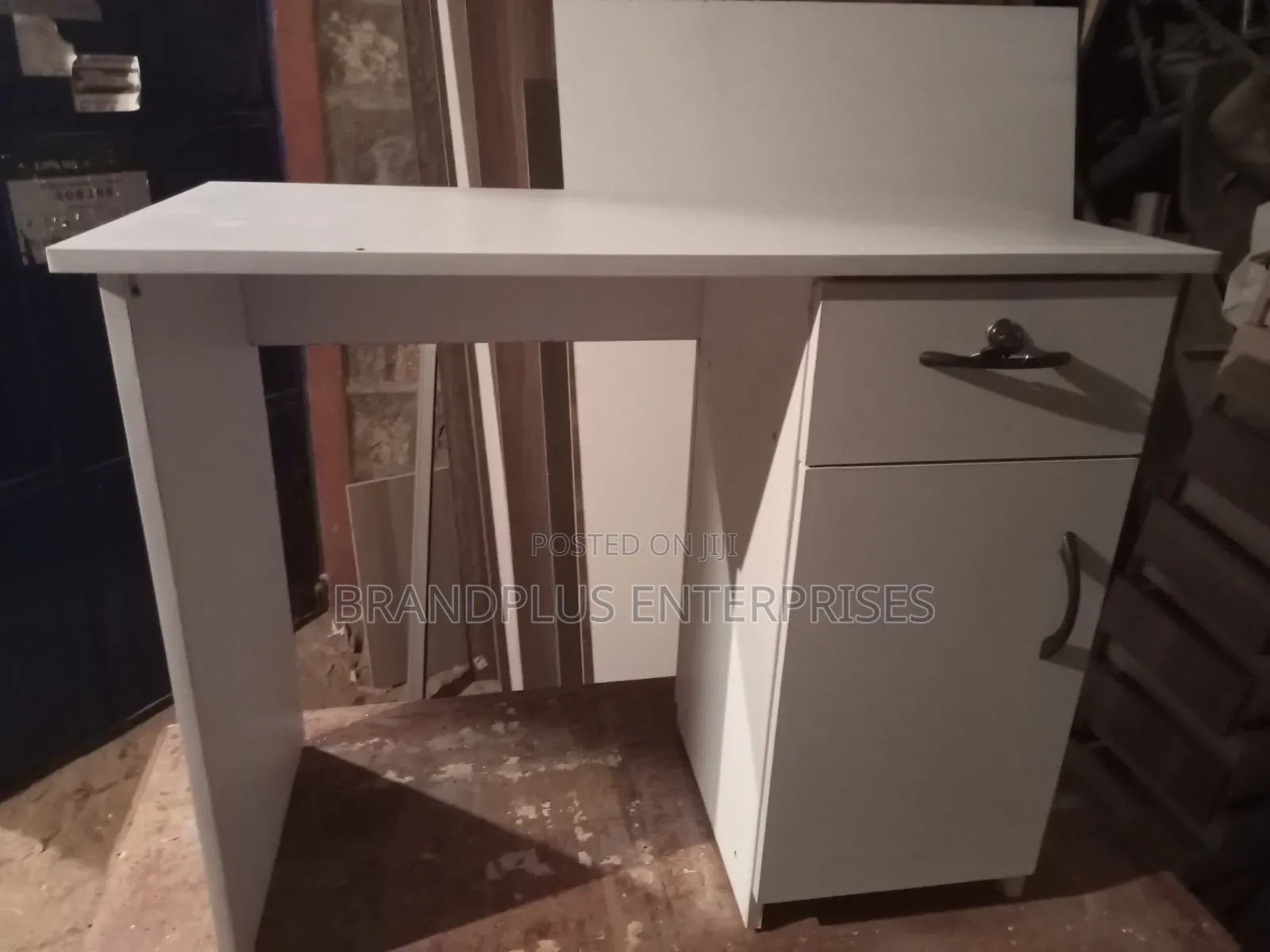 Manicure Table