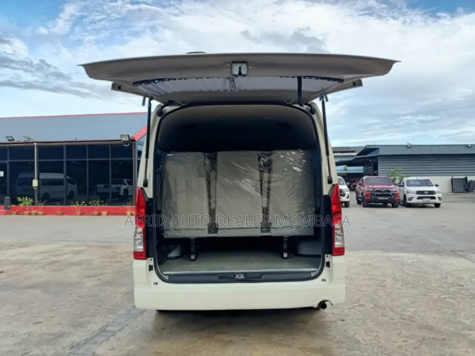 Toyota Grand HiAce 2019 White