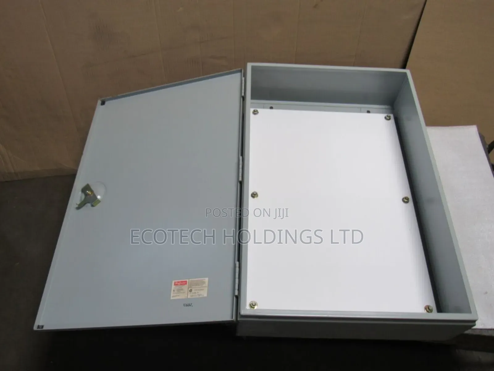 Enclosure Size 500 by 400 by 250 Kj5f
