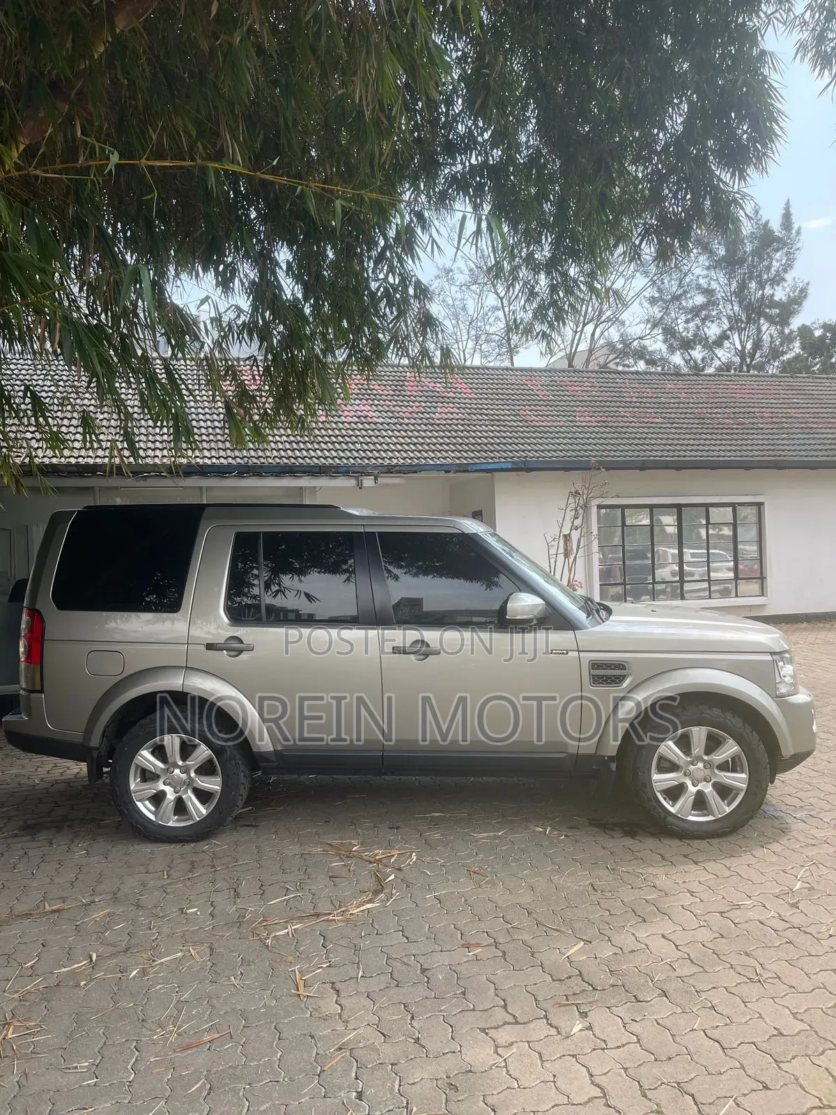 Land Rover Discovery 2015 Gold
