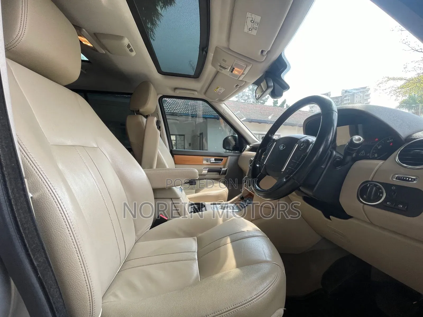 Land Rover Discovery 2015 Gold