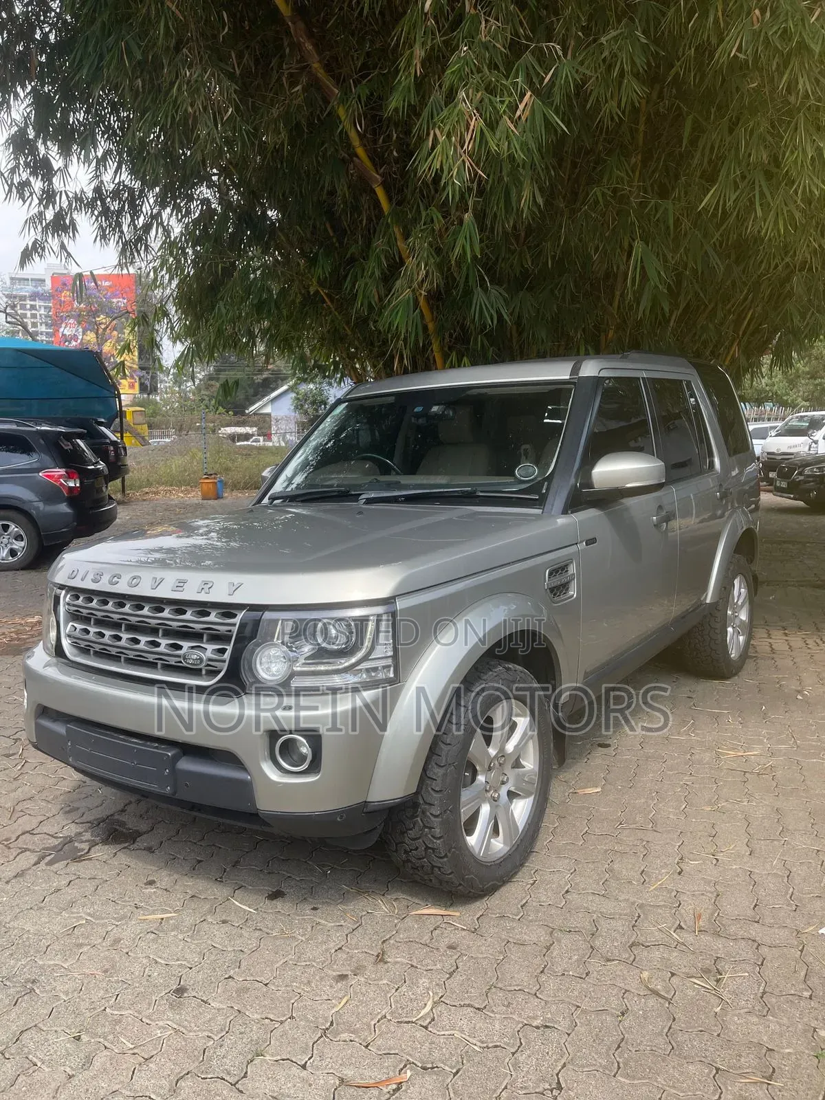 Land Rover Discovery 2015 Gold