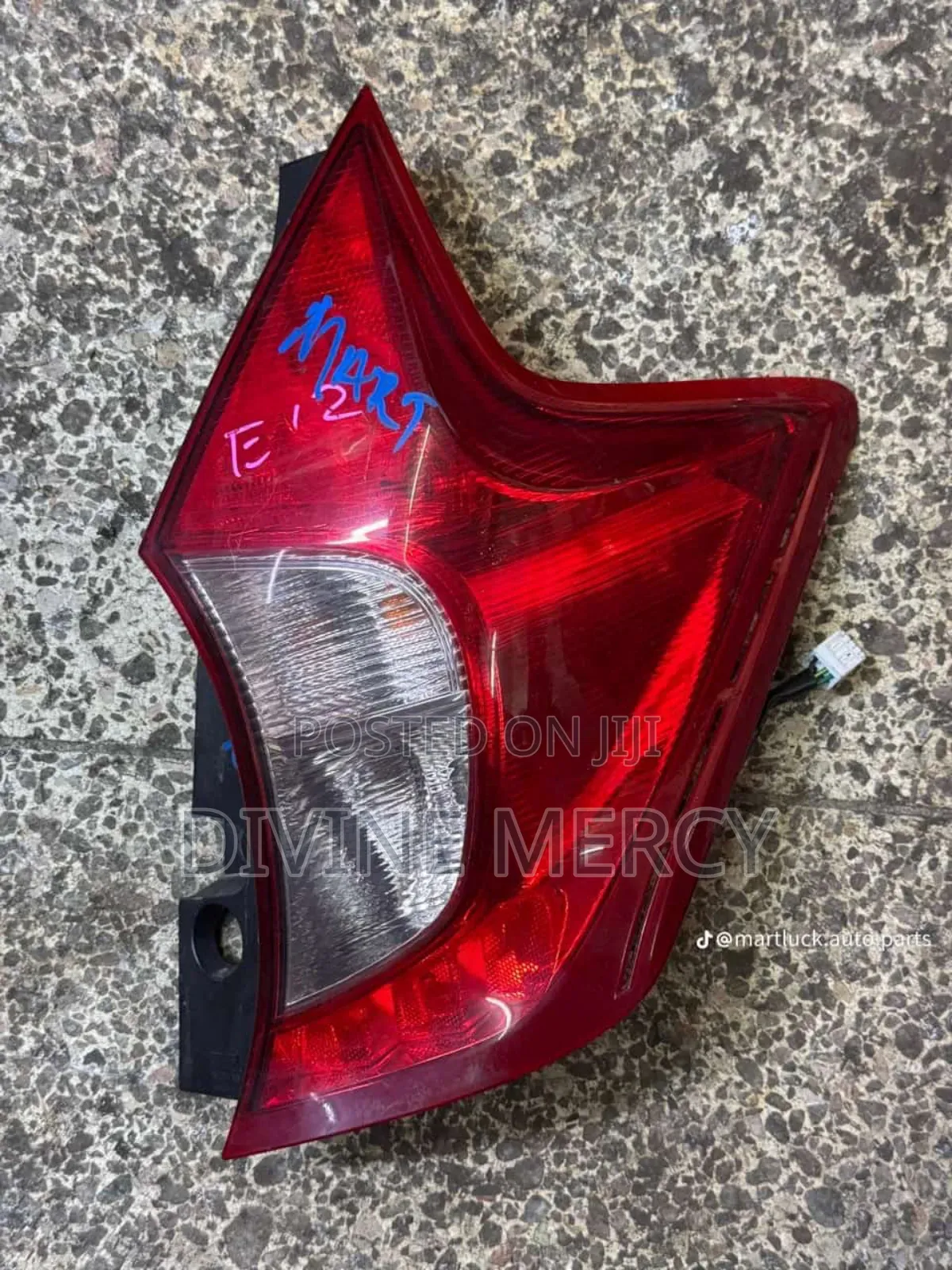 Nissan Note:Back Light/Tail Lamp
