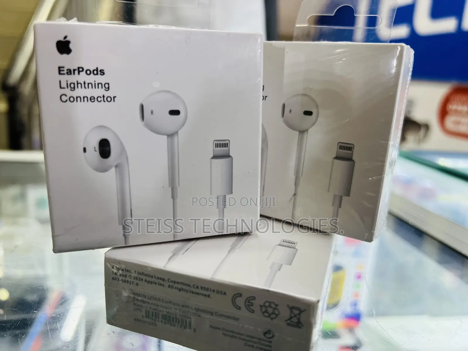 iPhone 13pro Lightning Earphones.