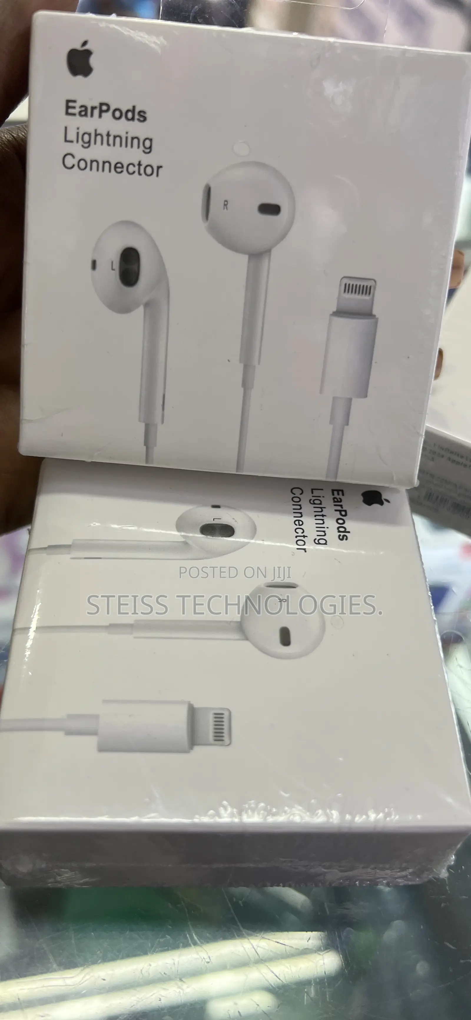 iPhone 13pro Lightning Earphones.