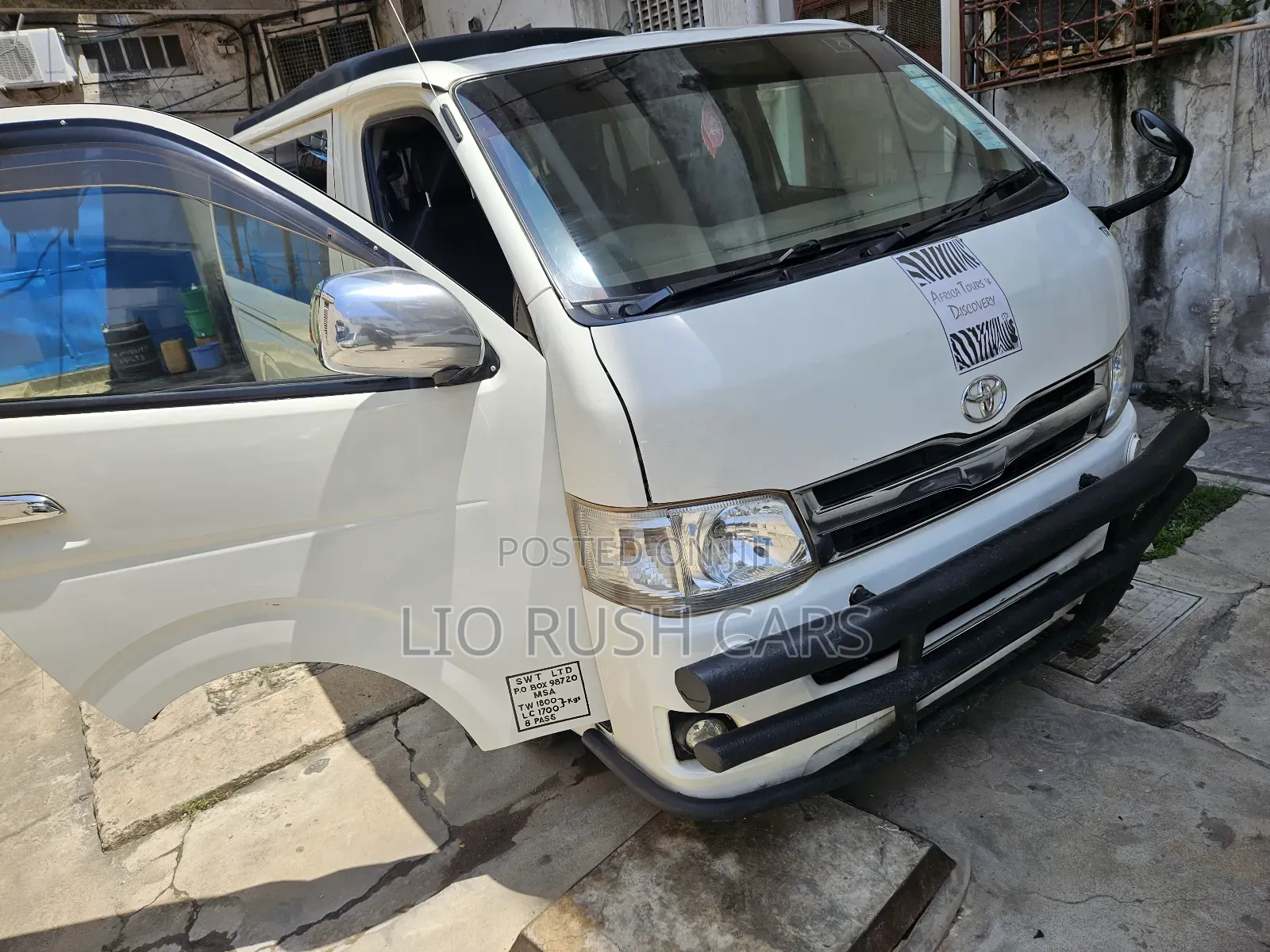 Toyota HiAce 2011 White