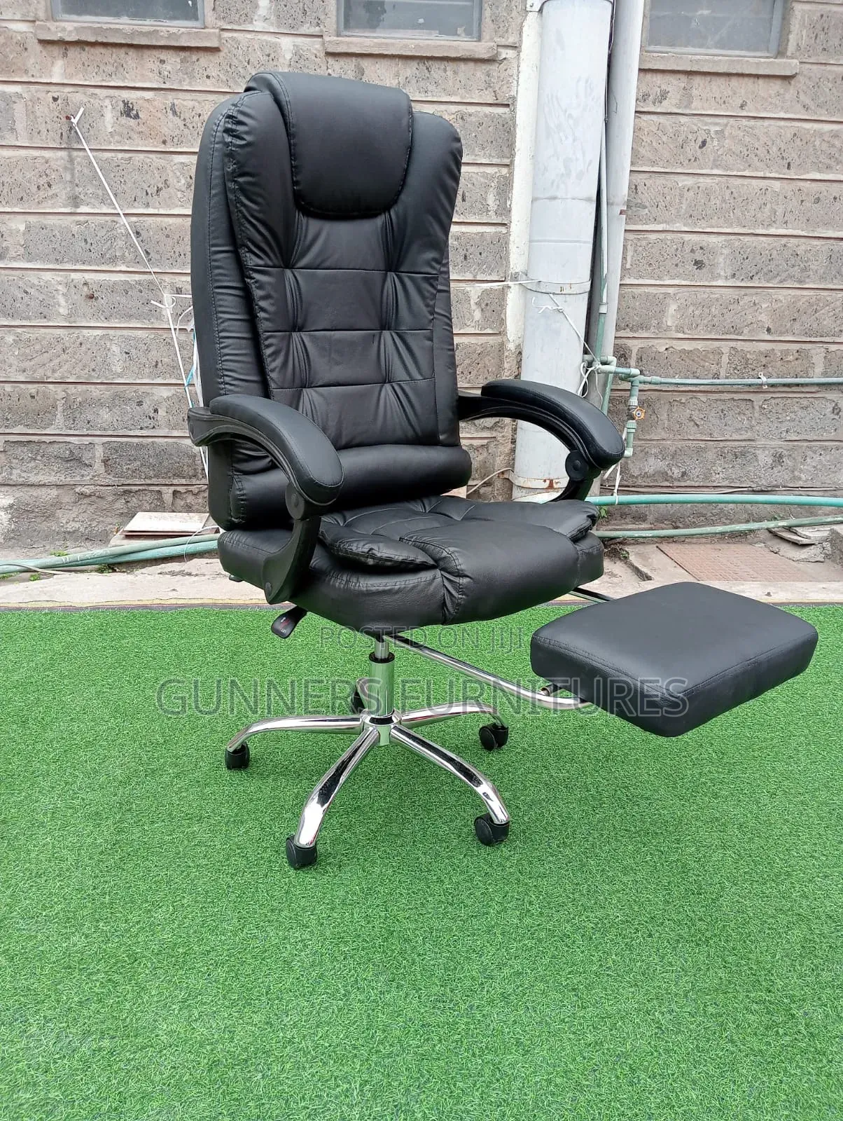 Executive Office Chair With Footrest