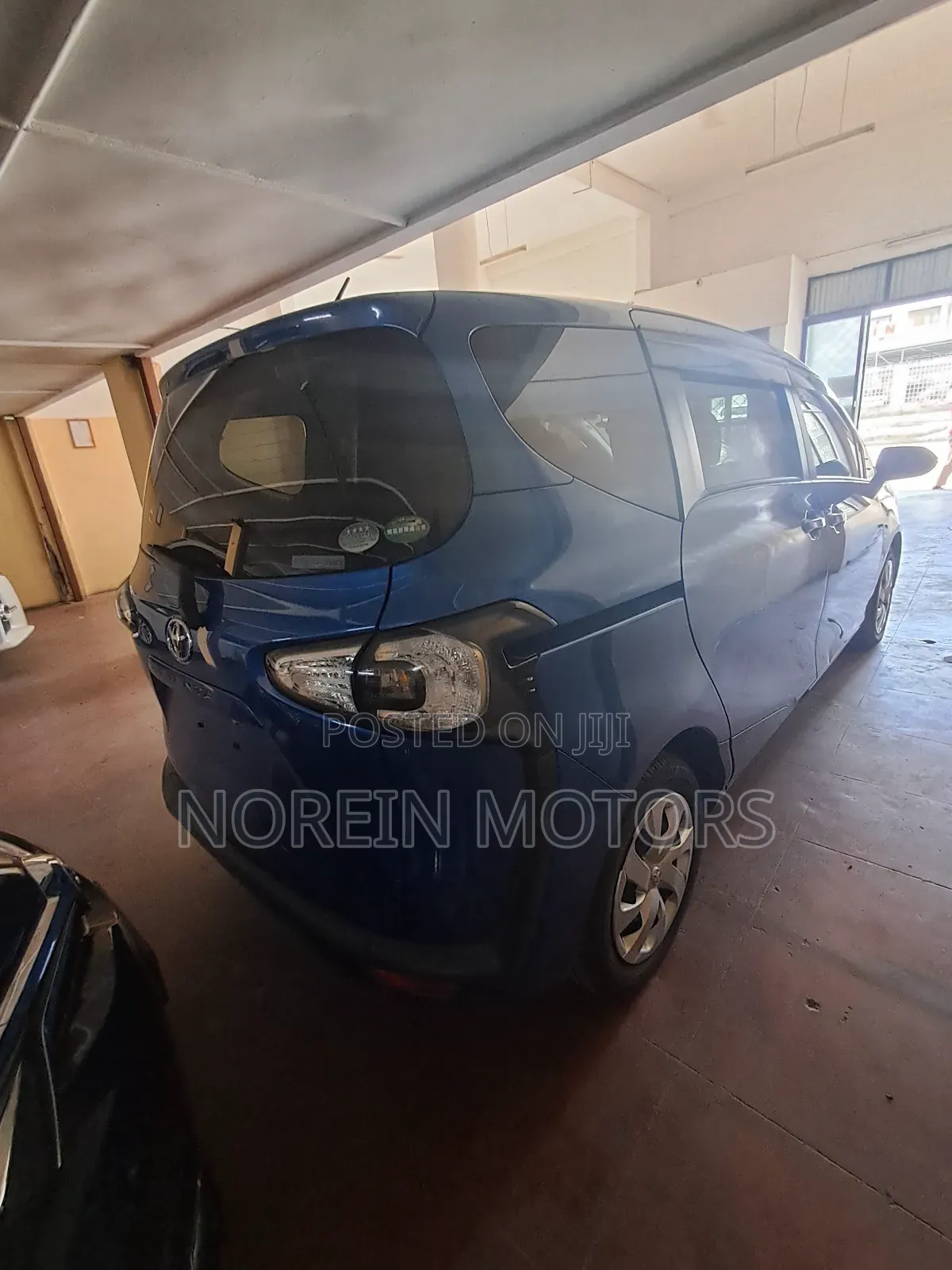 Toyota Sienta 1.5 AWD (6-seater) 2017 Blue