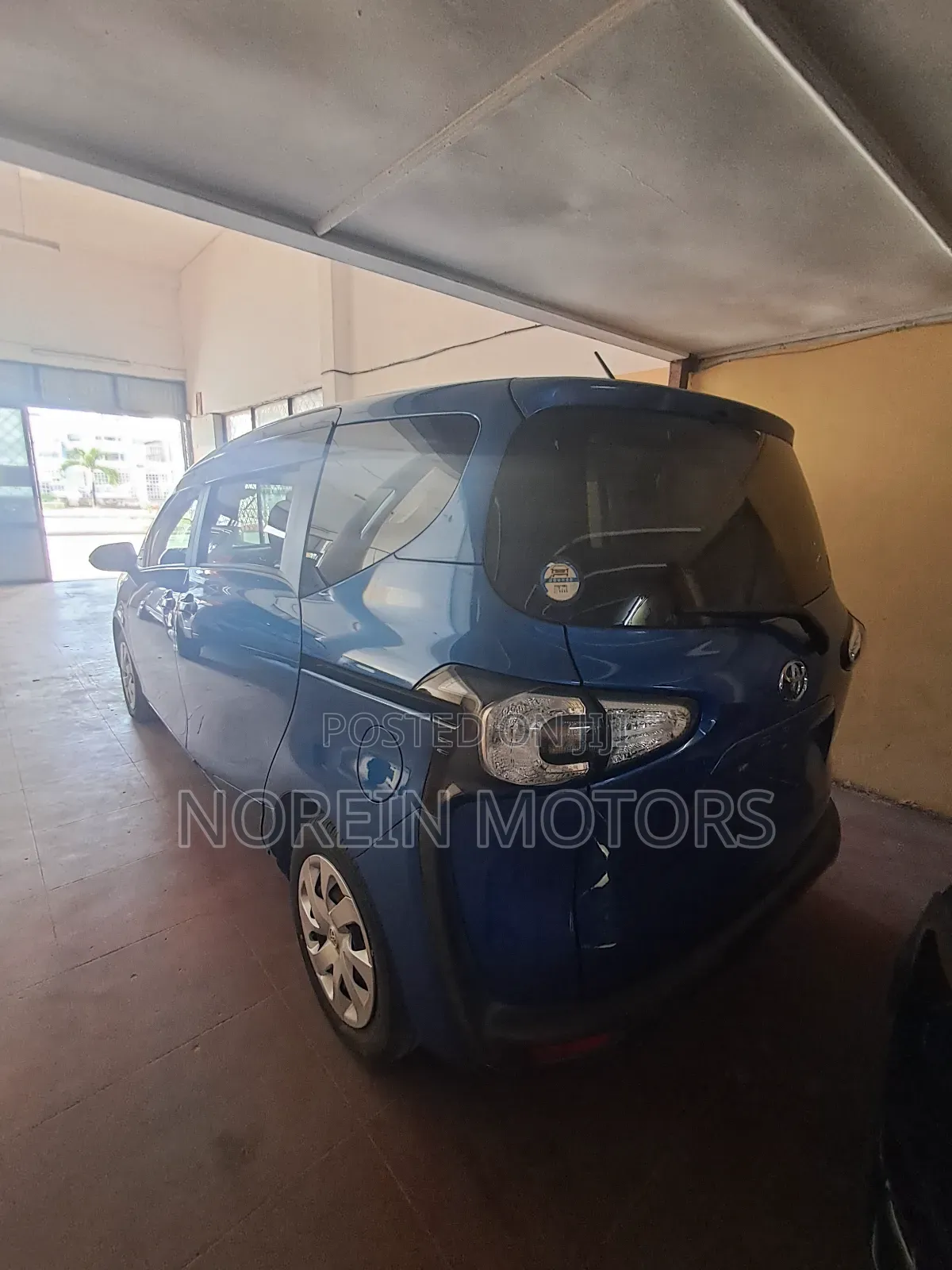 Toyota Sienta 1.5 AWD (6-seater) 2017 Blue