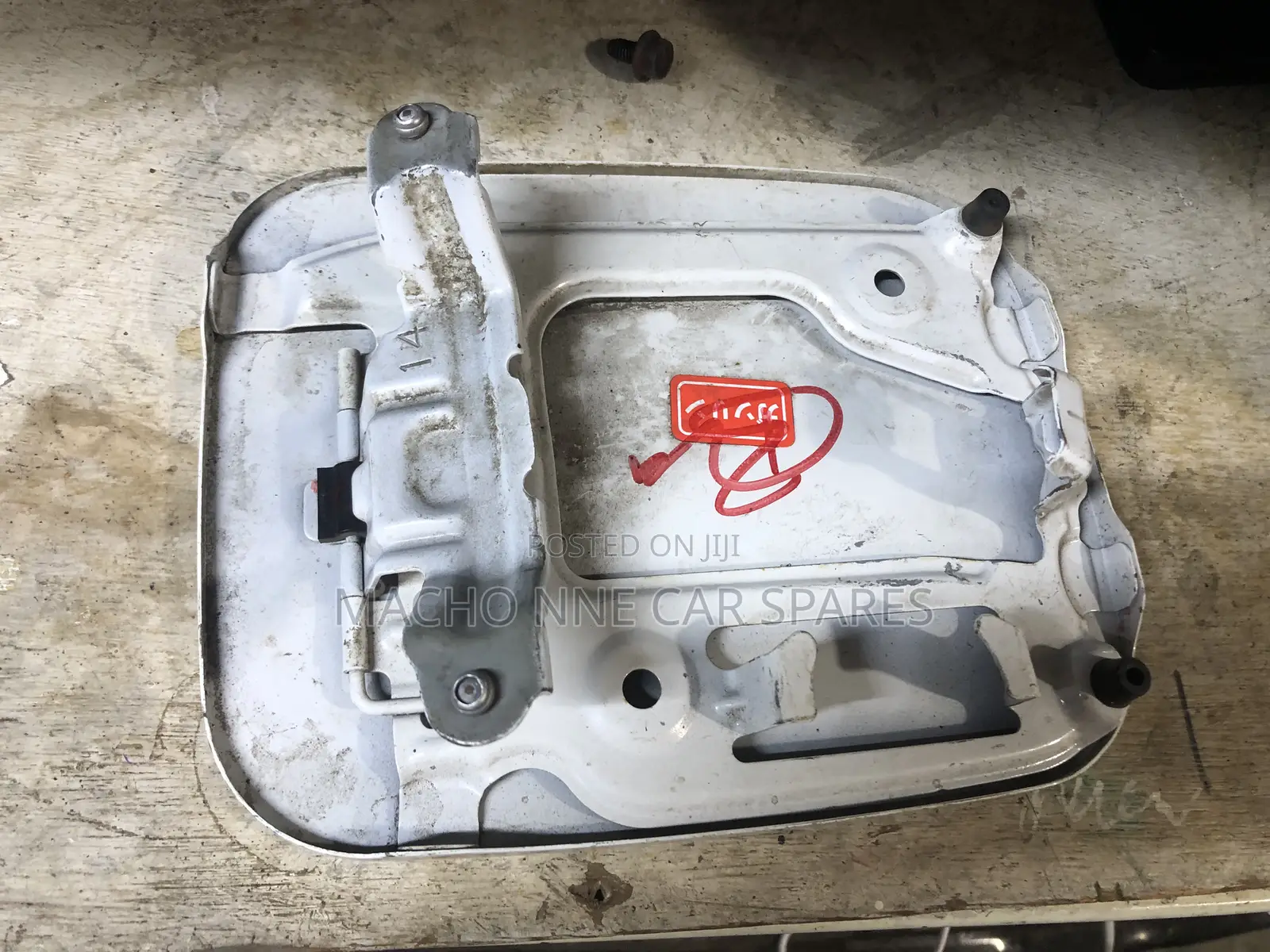 Toyota Fielder/Axio 161/2013 Fuel Tank Cover