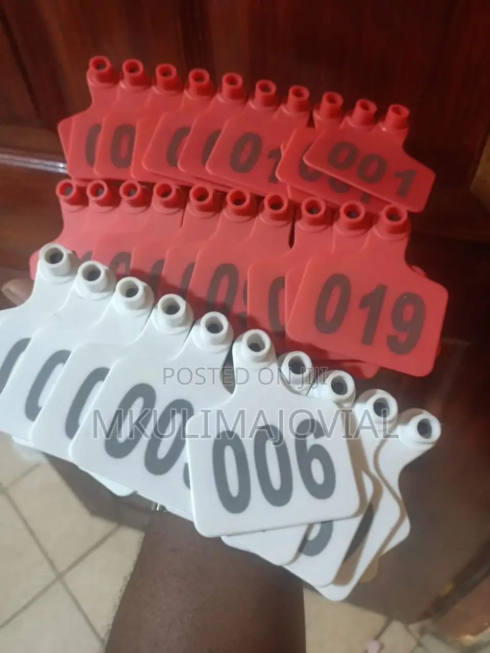 100-Pack Numbered Goats Ear Tags Red/White