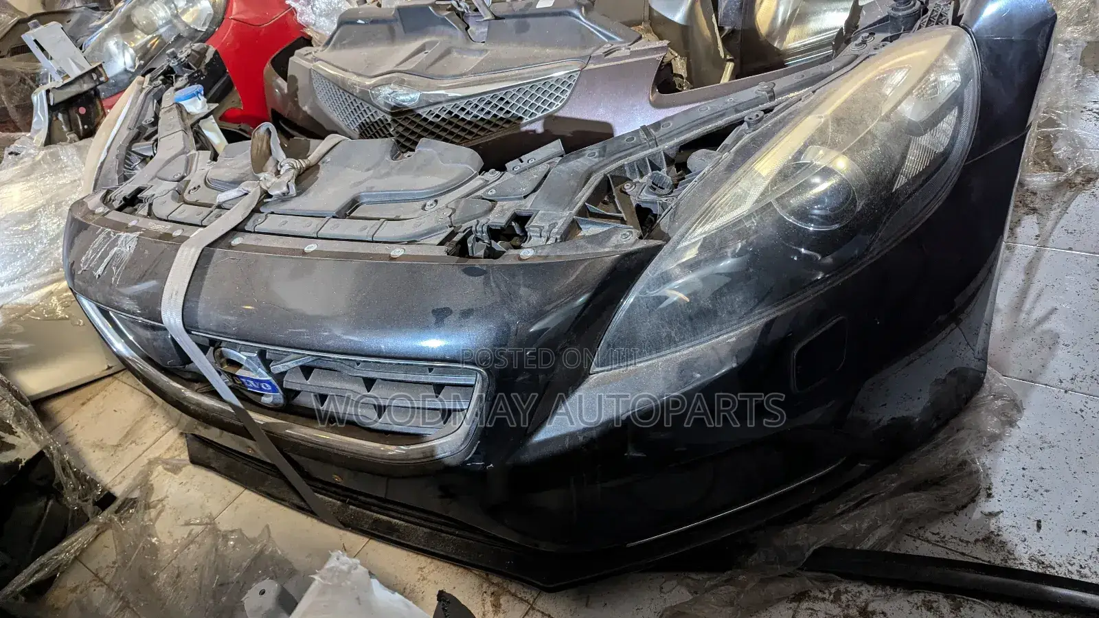 Volvo V40 Nosecuts 2015