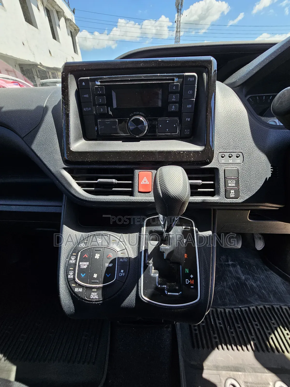 Toyota Voxy 2017 Silver