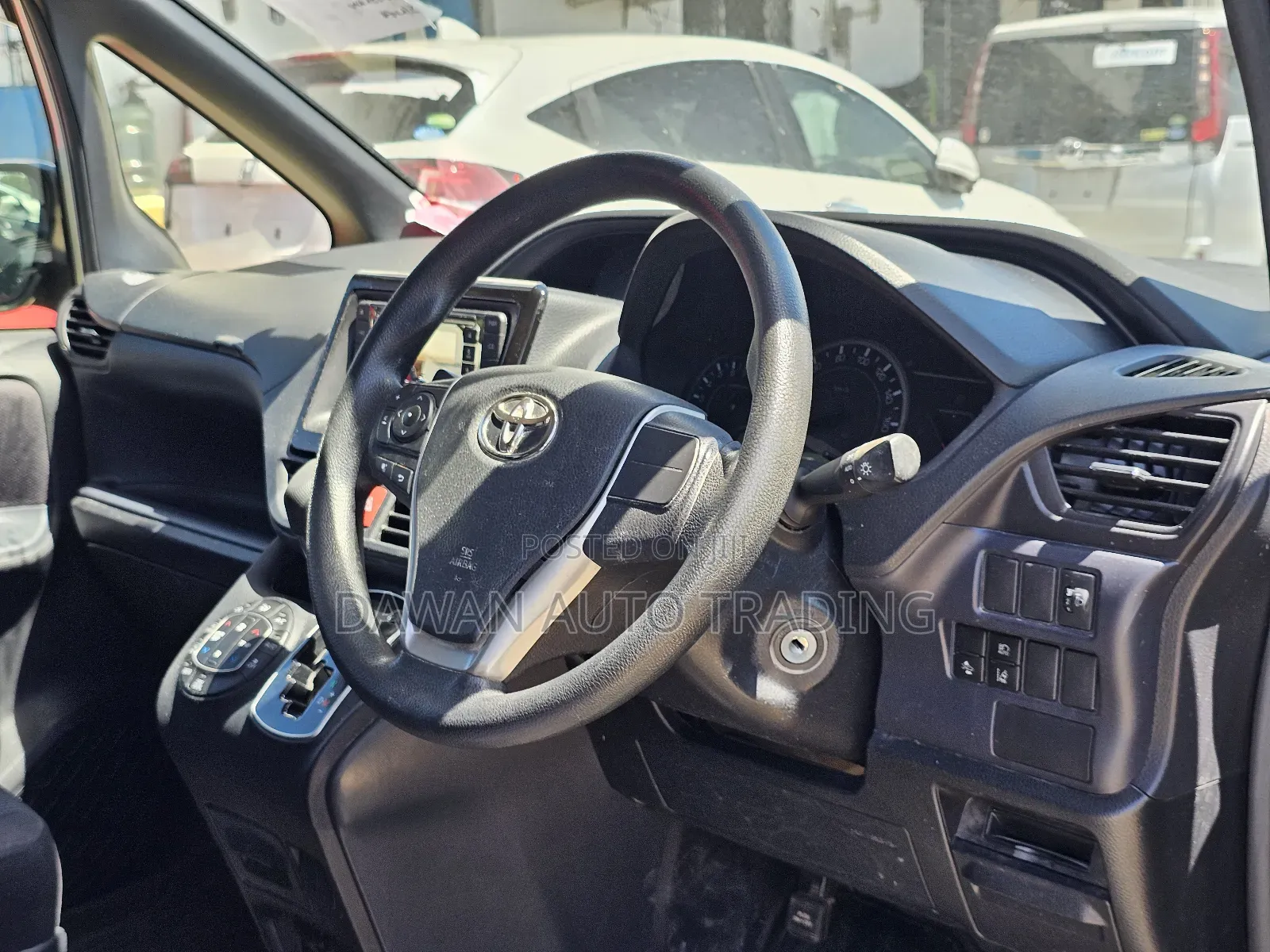 Toyota Voxy 2017 Silver