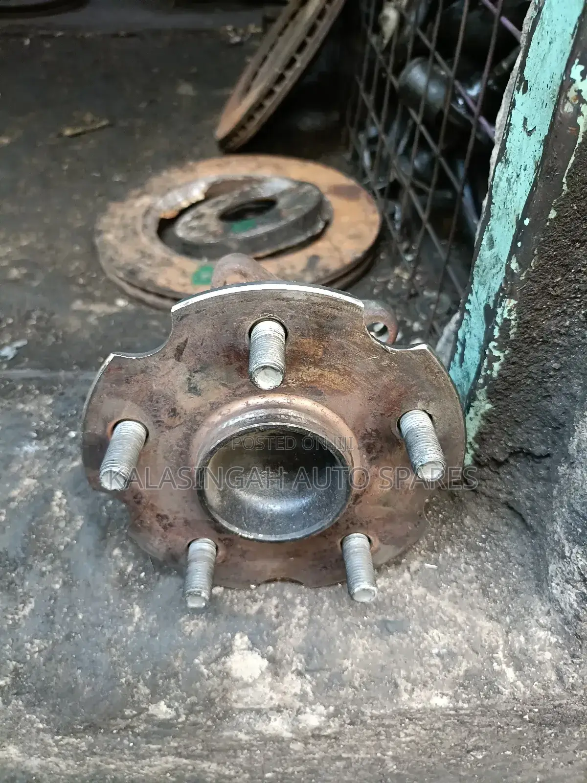 Alphard Rear Hub