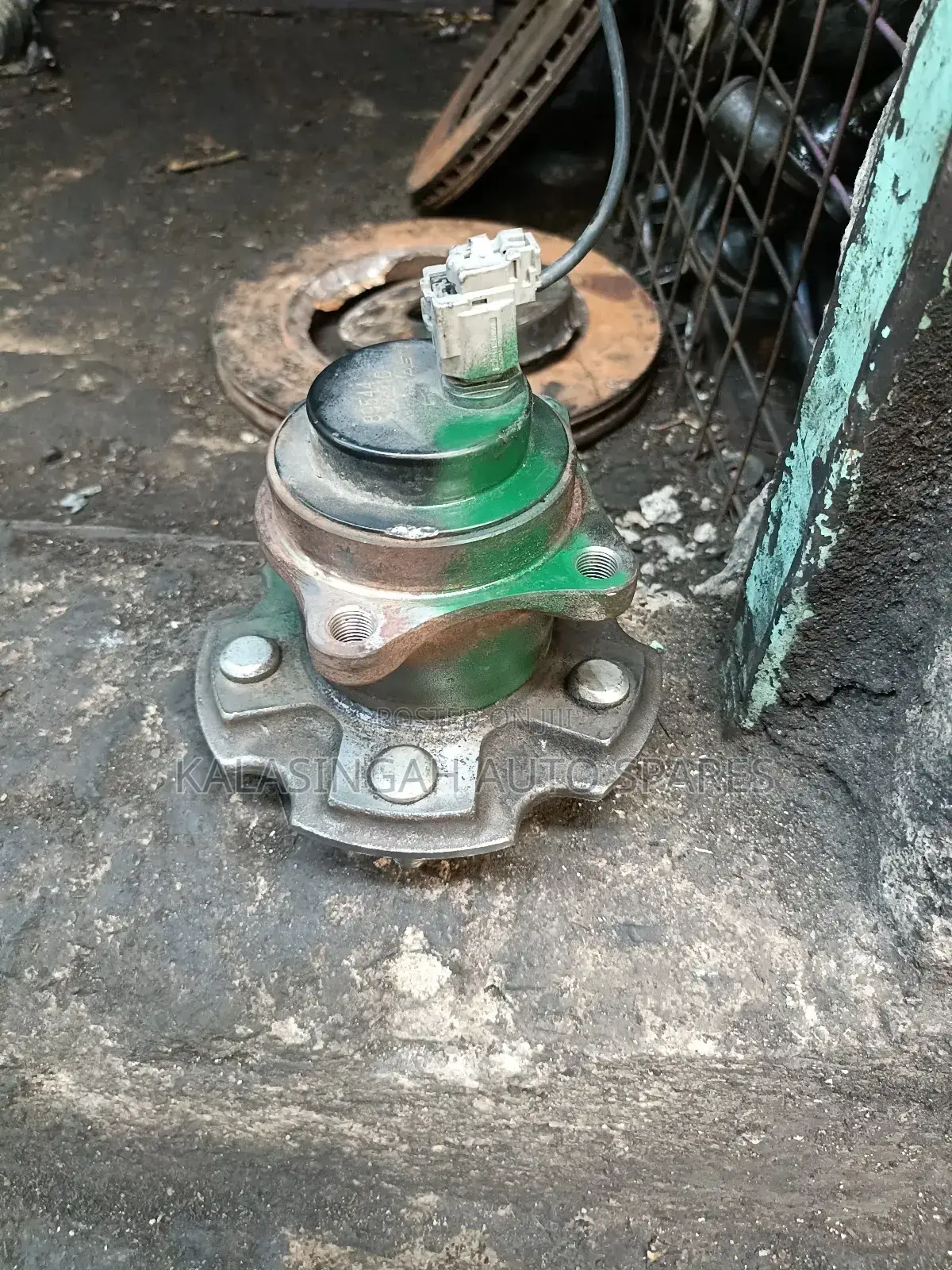Alphard Rear Hub