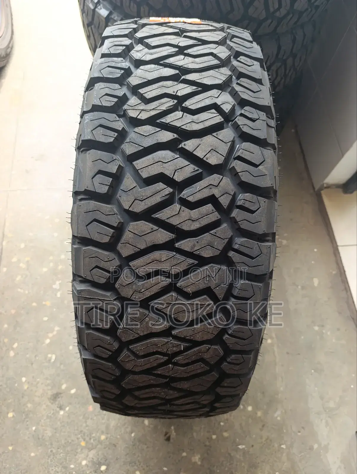 285/70r17 Maxxis Razr At811