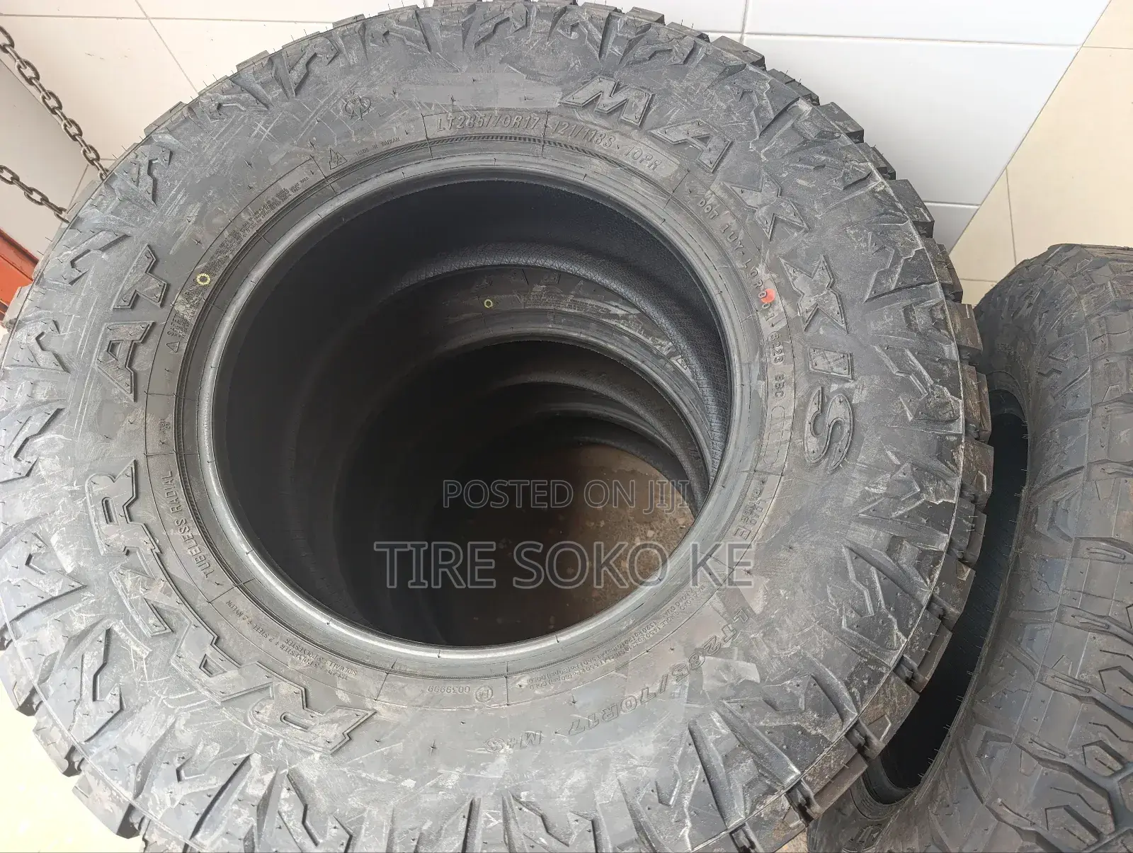 285/70r17 Maxxis Razr At811
