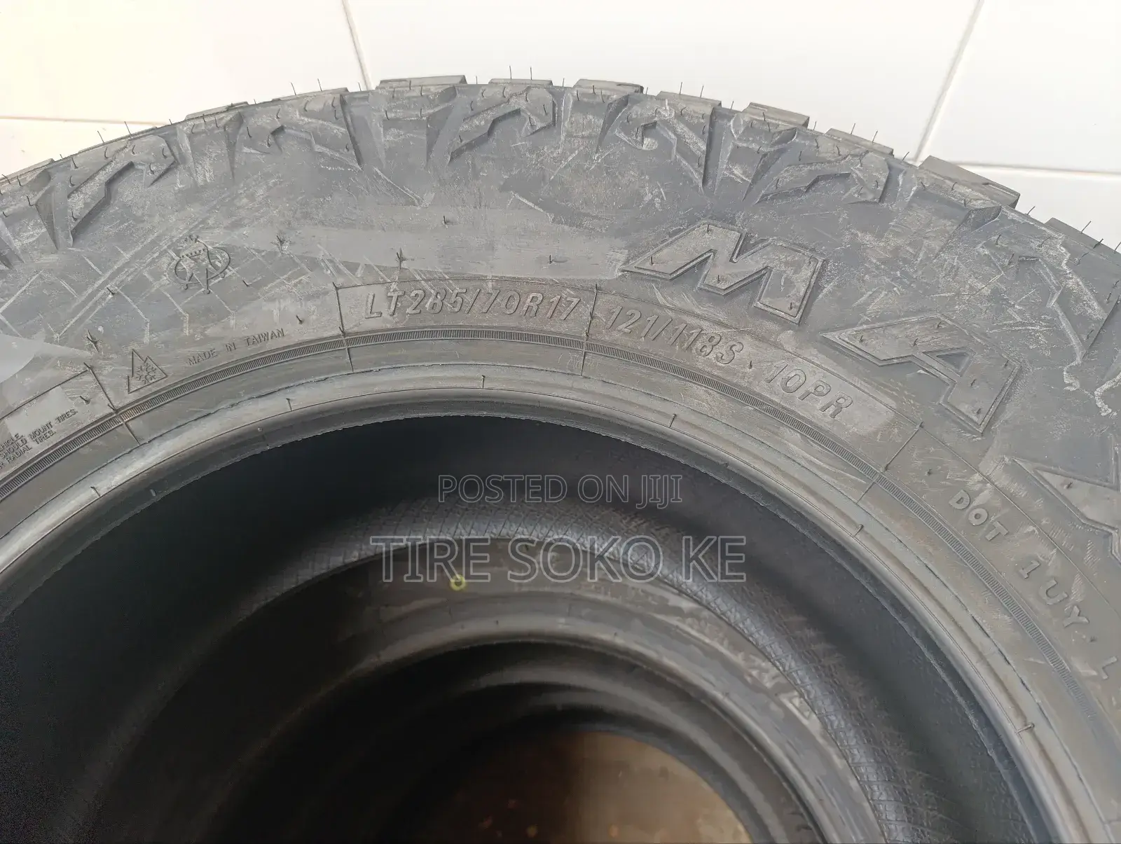 285/70r17 Maxxis Razr At811