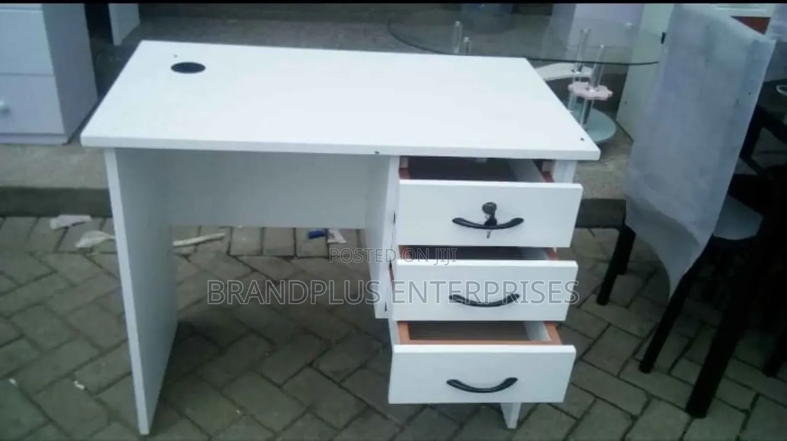 0.9m White Study Desk