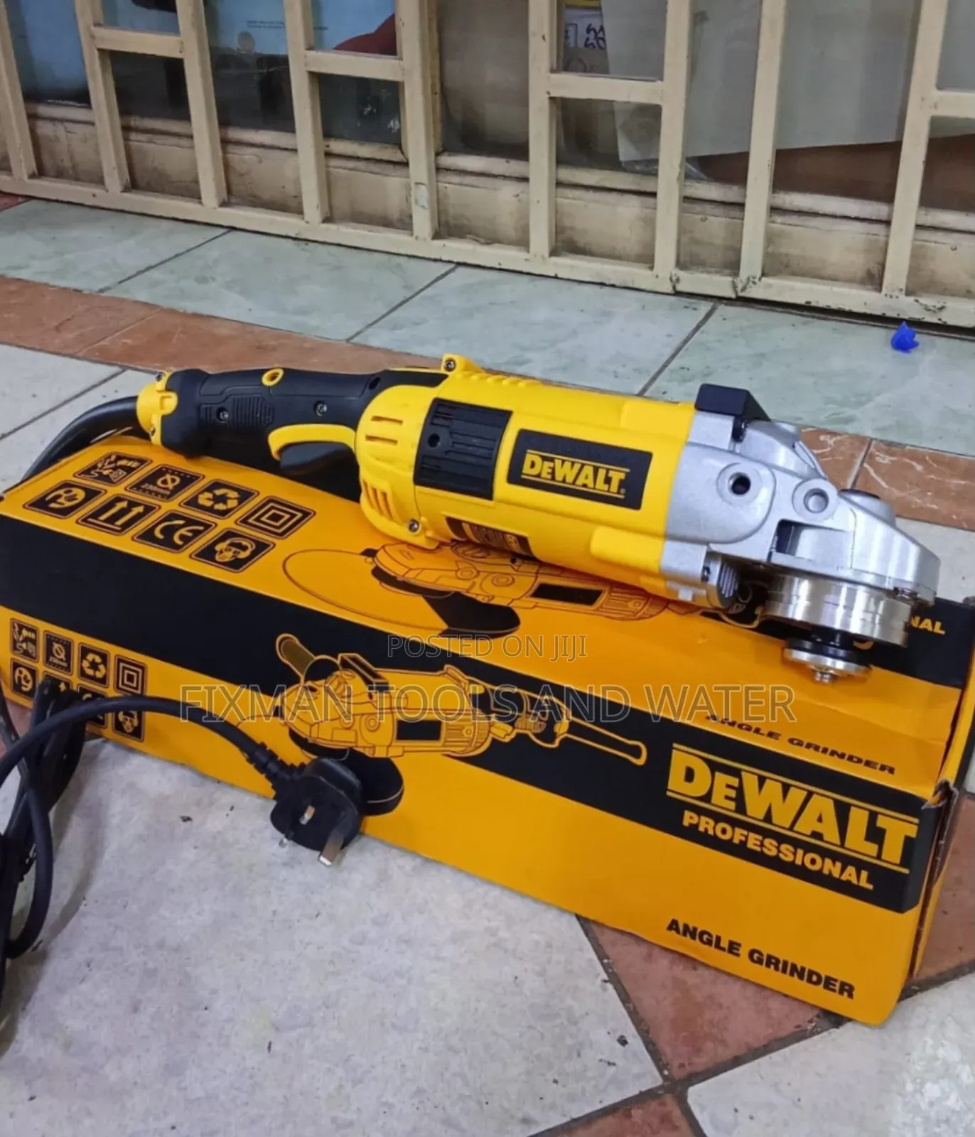 New Dewalt Angle Grinder 2600 Watts 9 " Inches + Free Disc