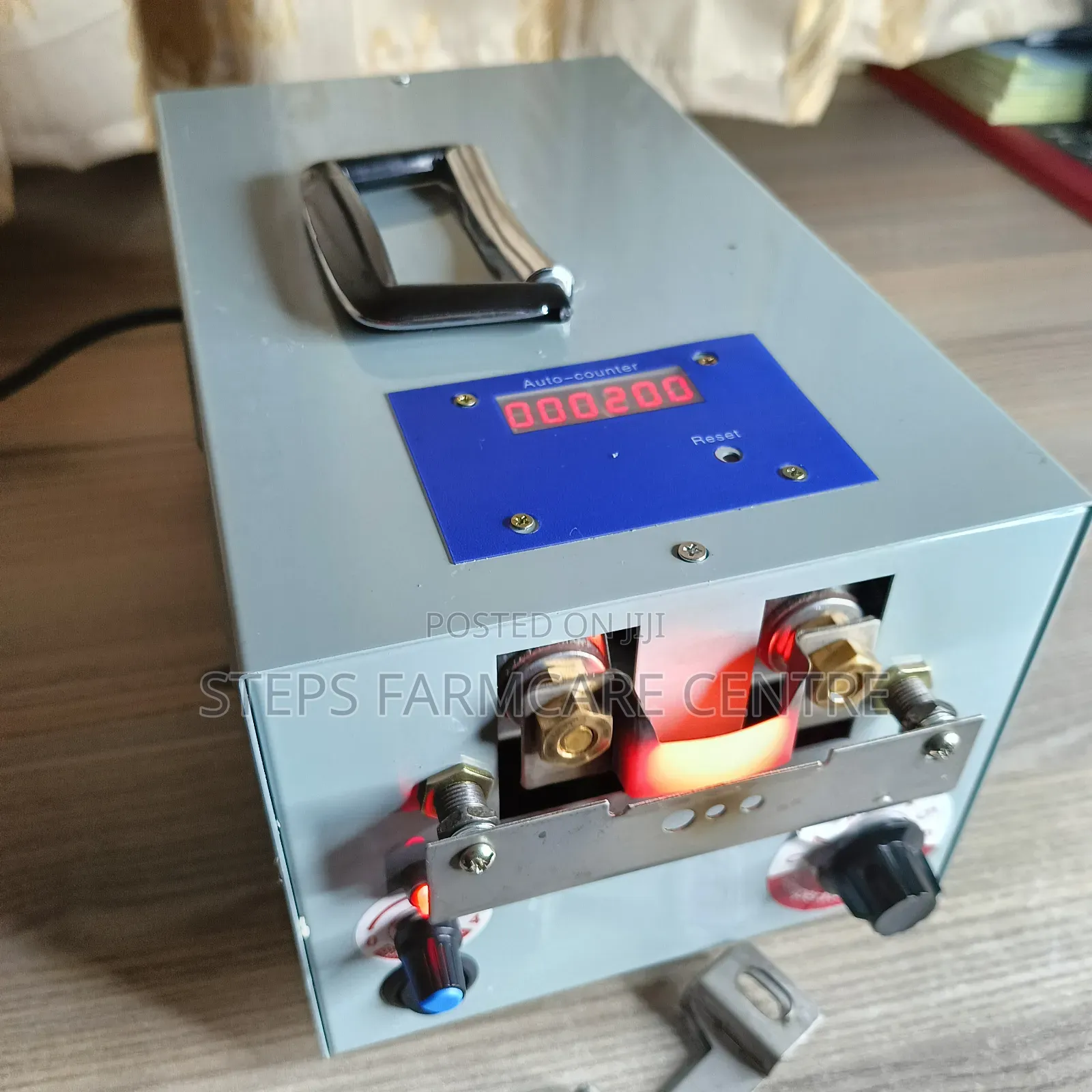Electric Chicken De-Beakers With Counter