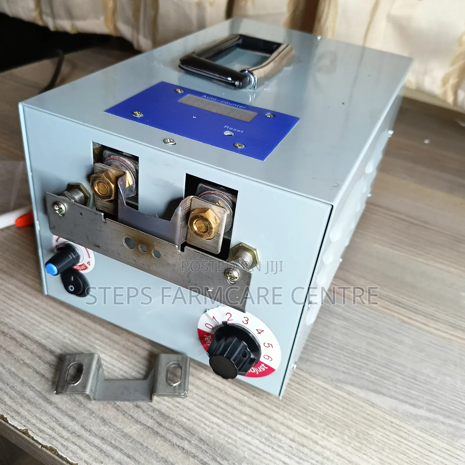 Electric Chicken De-Beakers With Counter