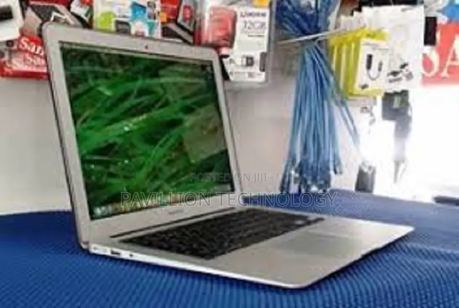 Laptop Apple MacBook Air 4GB Intel Core I5 SSD 128GB
