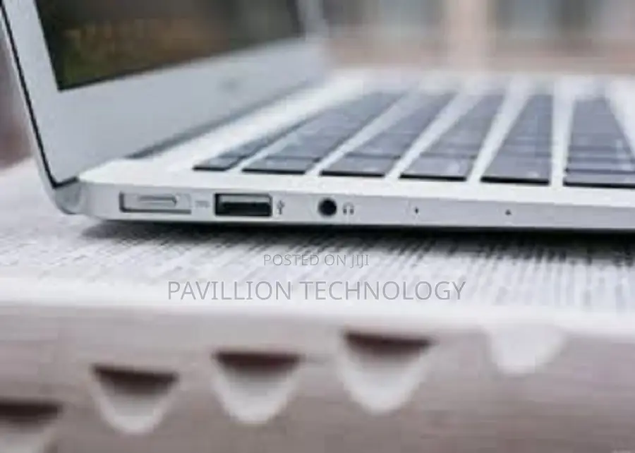 Laptop Apple MacBook Air 4GB Intel Core I5 SSD 128GB